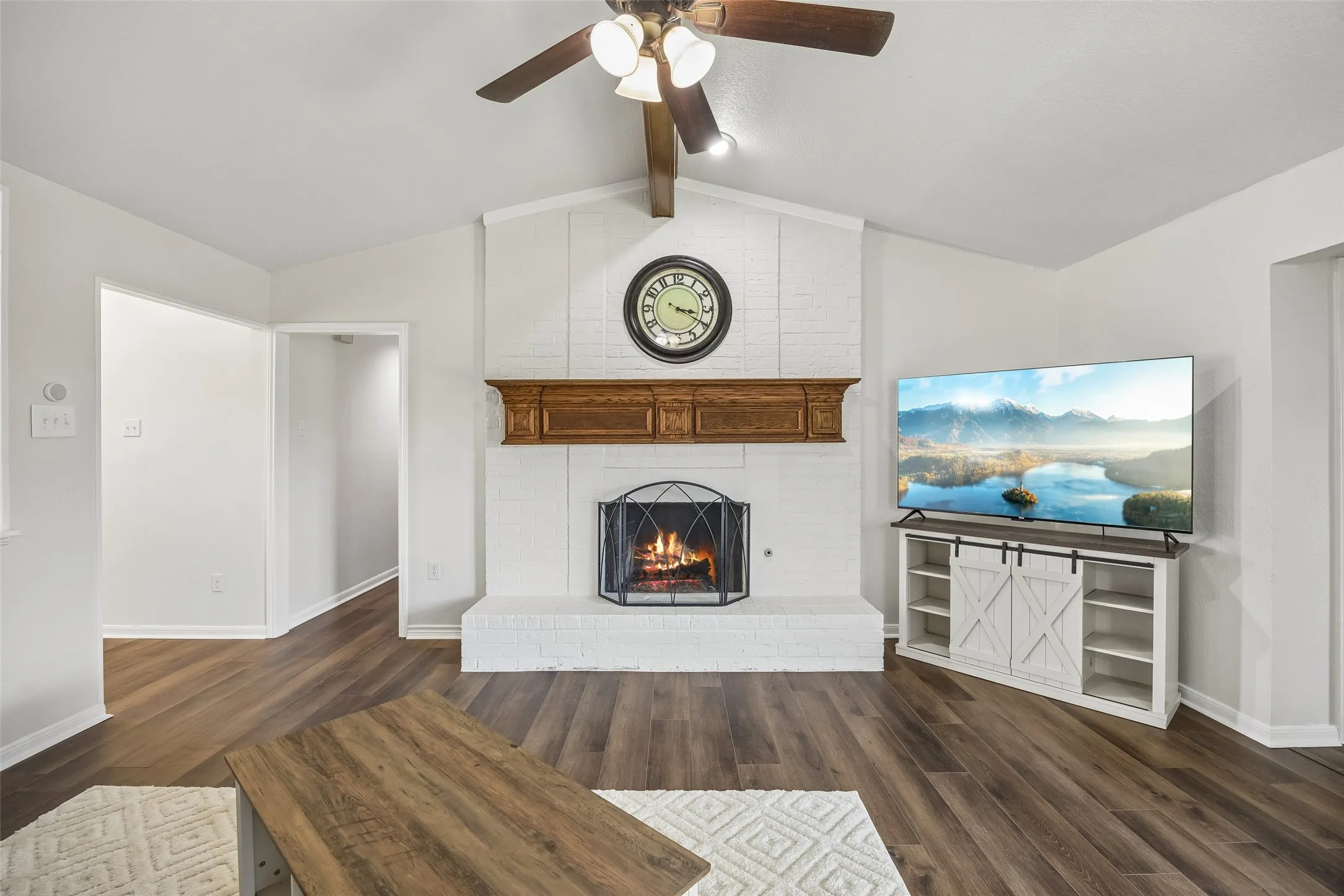 Single Family Residence For Sale in Denton County , 1725 Mayflower Drive, Carrollton, Texas 75007, 3 Bedroom, 2 Bathroom, 2 Garage spaces, 1,783 Sqft, built in 1983, mls#21323372, Real Estate Agent in Carrollton, Homes For Sale in Denton county, Homes For Sale in Carrollton, Realtor in Carrollton Texas, Real Estate Brokerage Independent Realty Texas, Luminita Cordes Realtor
