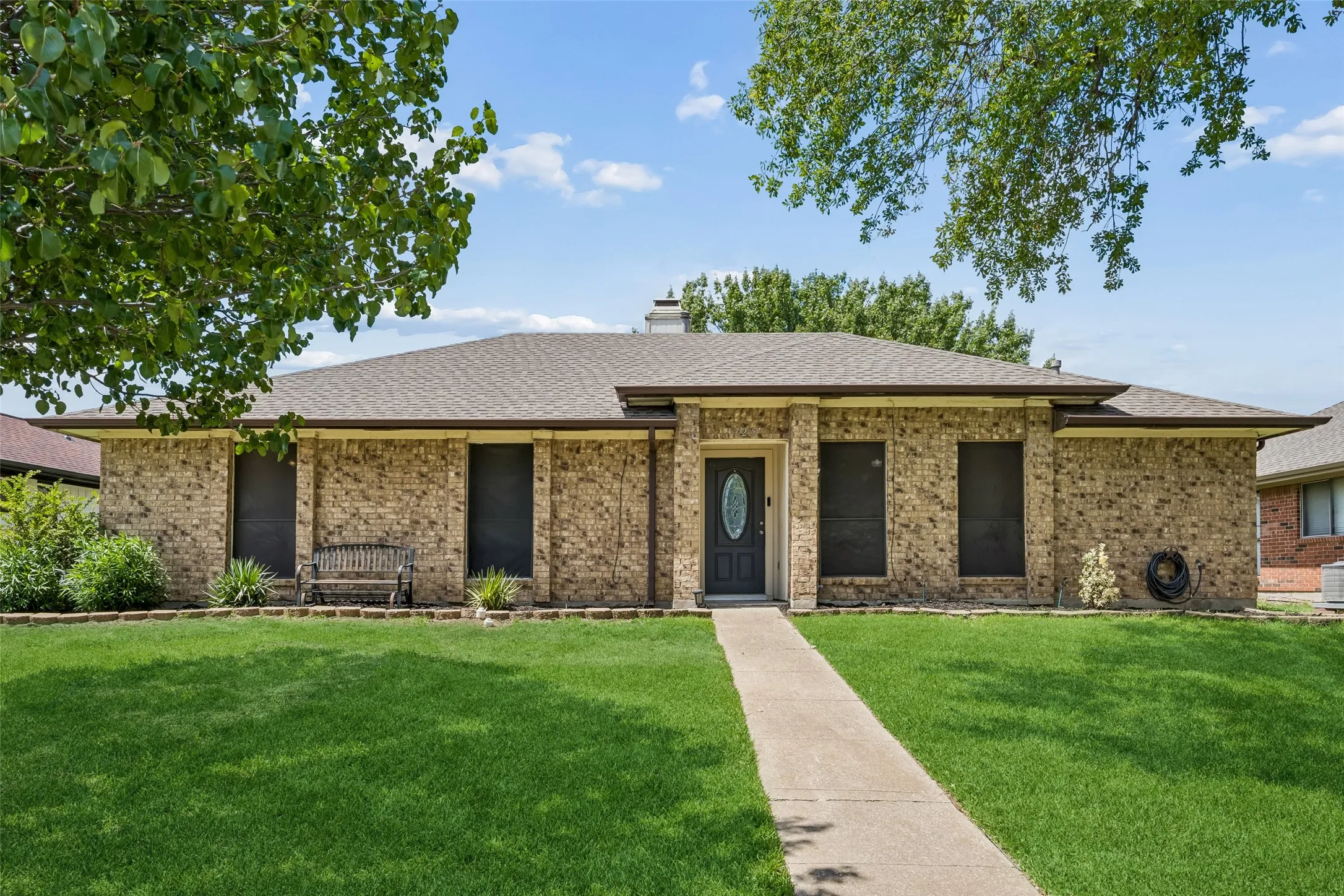 Single Family Residence For Sale in Denton County , 1725 Mayflower Drive, Carrollton, Texas 75007, 3 Bedroom, 2 Bathroom, 2 Garage spaces, 1,783 Sqft, built in 1983, mls#21323372, Real Estate Agent in Carrollton, Homes For Sale in Denton county, Homes For Sale in Carrollton, Realtor in Carrollton Texas, Real Estate Brokerage Independent Realty Texas, Luminita Cordes Realtor