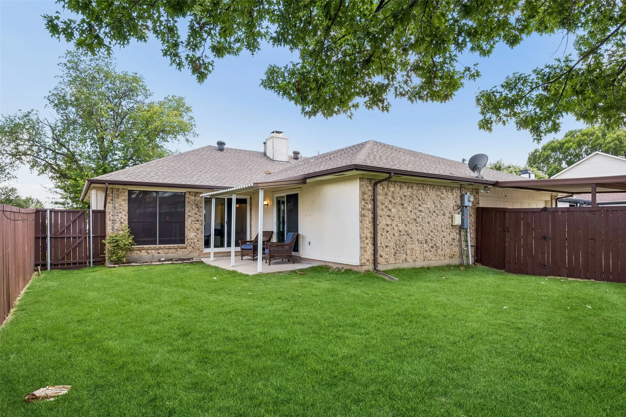 Single Family Residence For Sale in Denton County , 1725 Mayflower Drive, Carrollton, Texas 75007, 3 Bedroom, 2 Bathroom, 2 Garage spaces, 1,783 Sqft, built in 1983, mls#21323372, Real Estate Agent in Carrollton, Homes For Sale in Denton county, Homes For Sale in Carrollton, Realtor in Carrollton Texas, Real Estate Brokerage Independent Realty Texas, Luminita Cordes Realtor