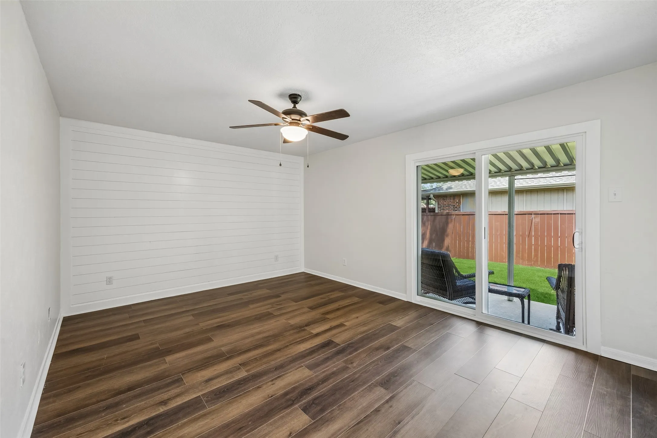 Single Family Residence For Sale in Denton County , 1725 Mayflower Drive, Carrollton, Texas 75007, 3 Bedroom, 2 Bathroom, 2 Garage spaces, 1,783 Sqft, built in 1983, mls#21323372, Real Estate Agent in Carrollton, Homes For Sale in Denton county, Homes For Sale in Carrollton, Realtor in Carrollton Texas, Real Estate Brokerage Independent Realty Texas, Luminita Cordes Realtor