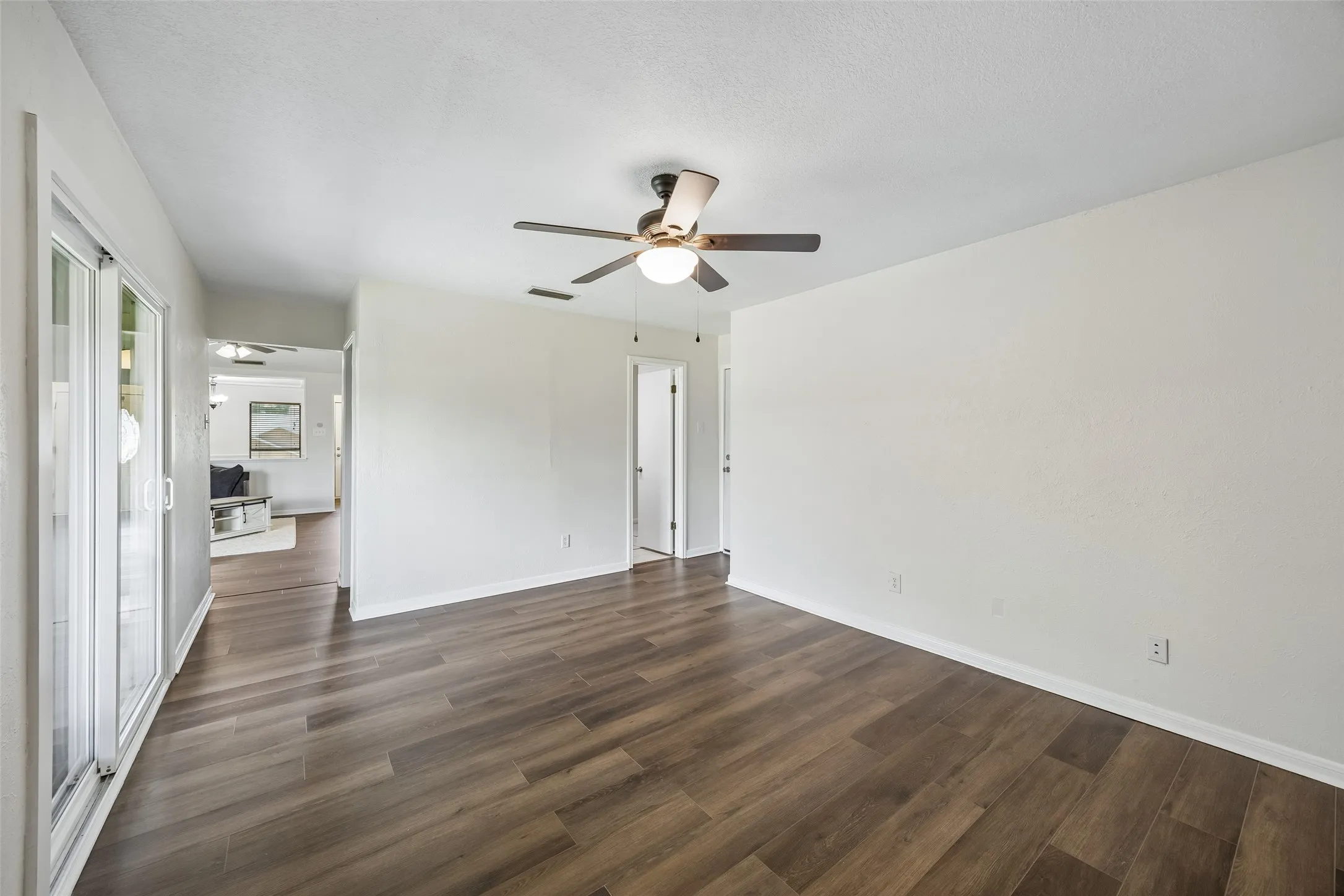 Single Family Residence For Sale in Denton County , 1725 Mayflower Drive, Carrollton, Texas 75007, 3 Bedroom, 2 Bathroom, 2 Garage spaces, 1,783 Sqft, built in 1983, mls#21323372, Real Estate Agent in Carrollton, Homes For Sale in Denton county, Homes For Sale in Carrollton, Realtor in Carrollton Texas, Real Estate Brokerage Independent Realty Texas, Luminita Cordes Realtor