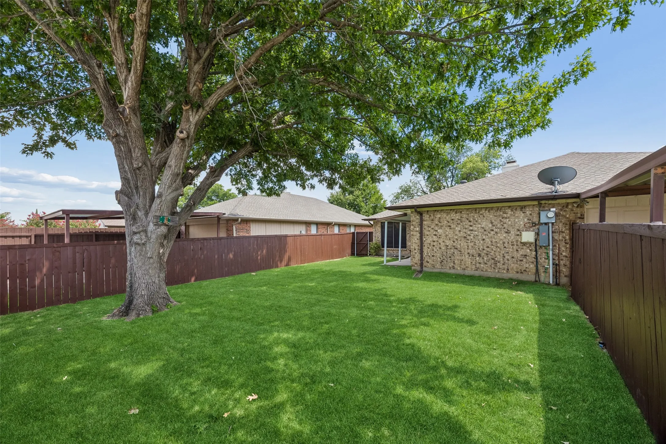 Single Family Residence For Sale in Denton County , 1725 Mayflower Drive, Carrollton, Texas 75007, 3 Bedroom, 2 Bathroom, 2 Garage spaces, 1,783 Sqft, built in 1983, mls#21323372, Real Estate Agent in Carrollton, Homes For Sale in Denton county, Homes For Sale in Carrollton, Realtor in Carrollton Texas, Real Estate Brokerage Independent Realty Texas, Luminita Cordes Realtor