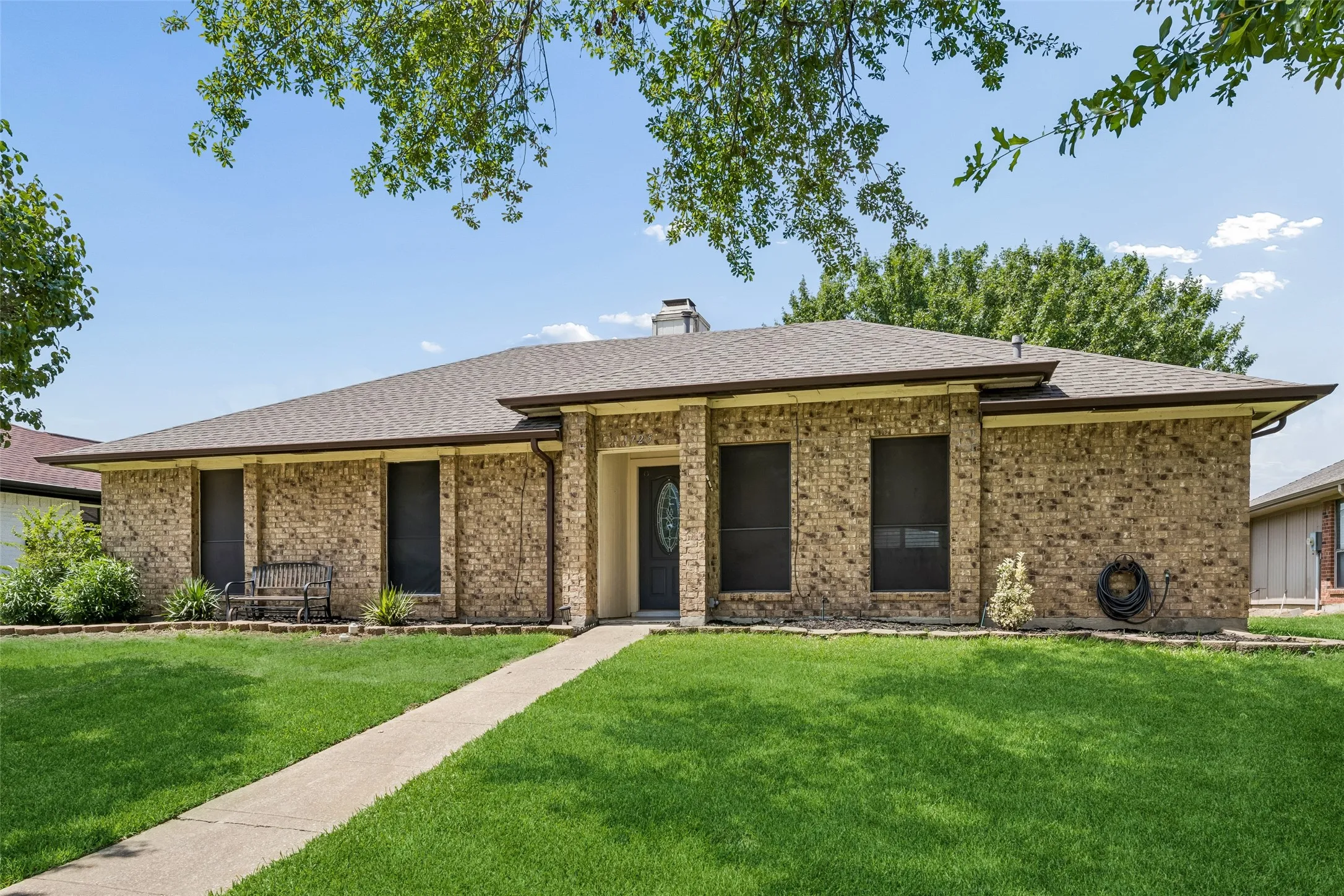 Single Family Residence For Sale in Denton County , 1725 Mayflower Drive, Carrollton, Texas 75007, 3 Bedroom, 2 Bathroom, 2 Garage spaces, 1,783 Sqft, built in 1983, mls#21323372, Real Estate Agent in Carrollton, Homes For Sale in Denton county, Homes For Sale in Carrollton, Realtor in Carrollton Texas, Real Estate Brokerage Independent Realty Texas, Luminita Cordes Realtor