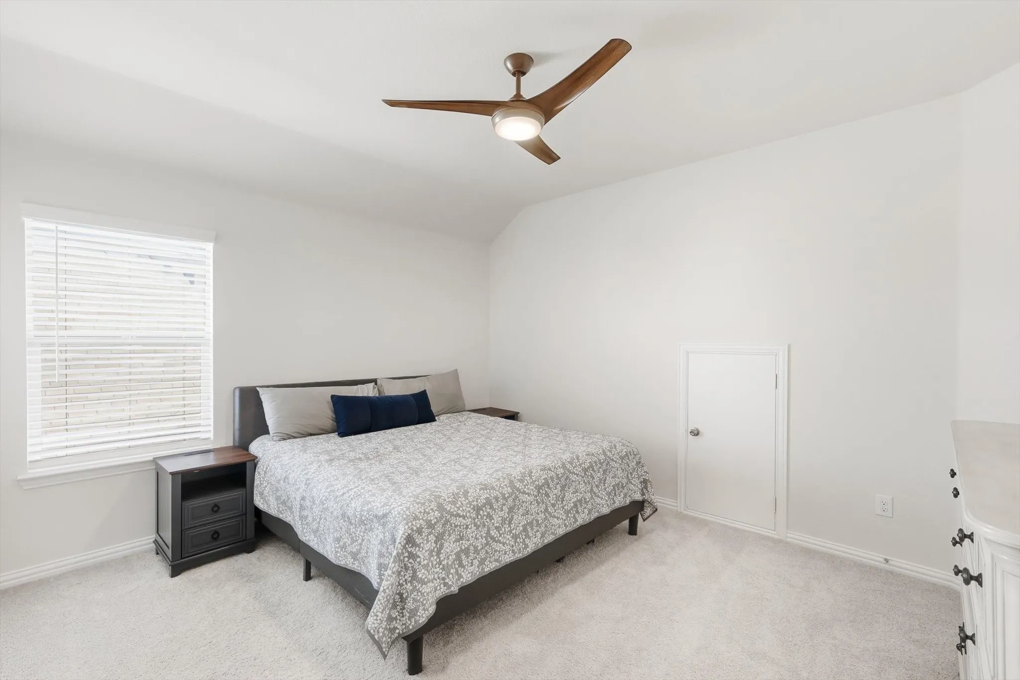 Single Family Residence For Sale in Denton County , 14868 Gilley Lane, Fort Worth, Texas 76052, 4 Bedroom, 5 Bathroom, 2 Garage spaces, 3,575 Sqft, built in 2019, mls#21321822, Real Estate Agent in Fort Worth, Homes For Sale in Denton county, Homes For Sale in Fort Worth, Realtor in Fort Worth Texas, Real Estate Brokerage Independent Realty Texas, Luminita Cordes Realtor
