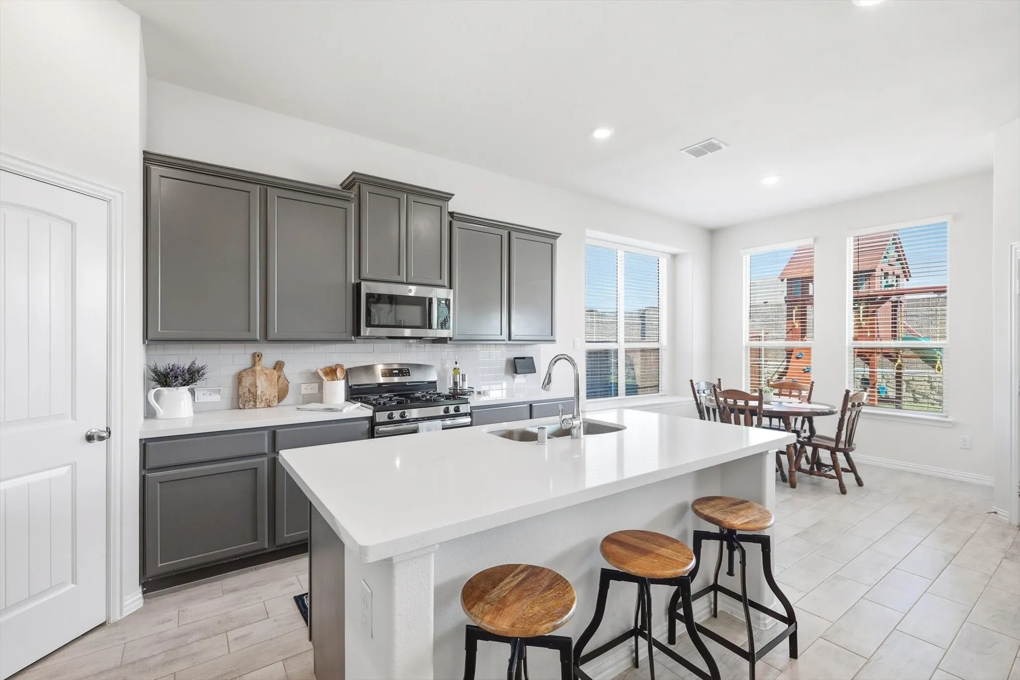 Single Family Residence For Sale in Denton County , 14868 Gilley Lane, Fort Worth, Texas 76052, 4 Bedroom, 5 Bathroom, 2 Garage spaces, 3,575 Sqft, built in 2019, mls#21321822, Real Estate Agent in Fort Worth, Homes For Sale in Denton county, Homes For Sale in Fort Worth, Realtor in Fort Worth Texas, Real Estate Brokerage Independent Realty Texas, Luminita Cordes Realtor