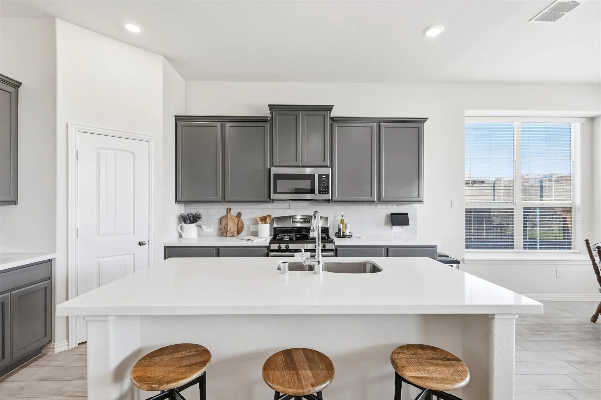 Single Family Residence For Sale in Denton County , 14868 Gilley Lane, Fort Worth, Texas 76052, 4 Bedroom, 5 Bathroom, 2 Garage spaces, 3,575 Sqft, built in 2019, mls#21321822, Real Estate Agent in Fort Worth, Homes For Sale in Denton county, Homes For Sale in Fort Worth, Realtor in Fort Worth Texas, Real Estate Brokerage Independent Realty Texas, Luminita Cordes Realtor