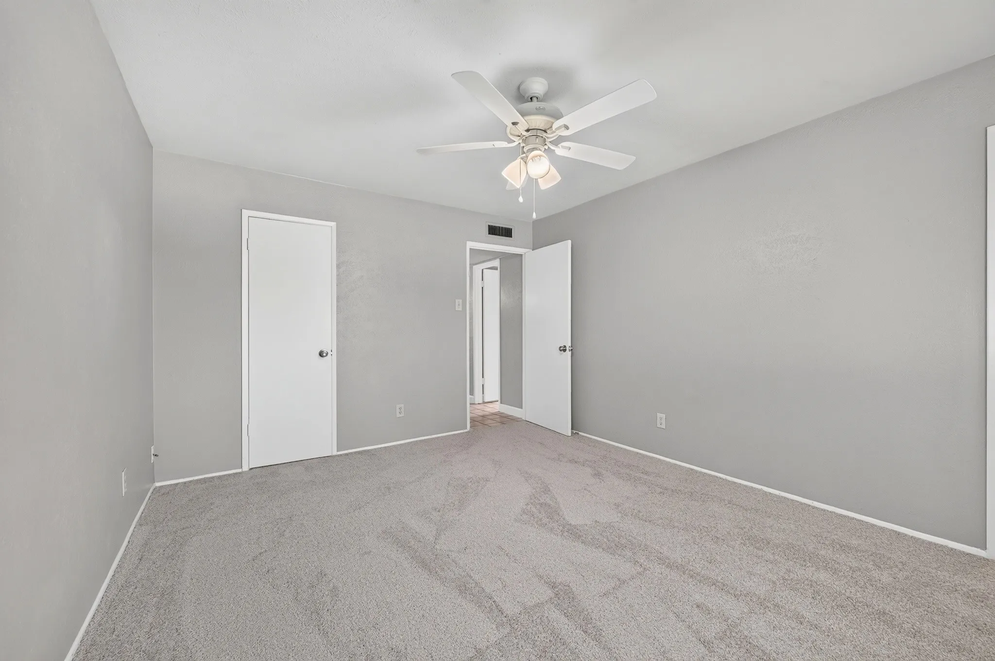 Single Family Residence For Sale in Collin County , 555 Hawthorne Drive, Allen, Texas 75002, 3 Bedroom, 2 Bathroom, 1 Garage spaces, 1,260 Sqft, built in 1976, mls#21327210, Real Estate Agent in Allen, Homes For Sale in Collin county, Homes For Sale in Allen, Realtor in Allen Texas, Real Estate Brokerage Independent Realty Texas, Luminita Cordes Realtor