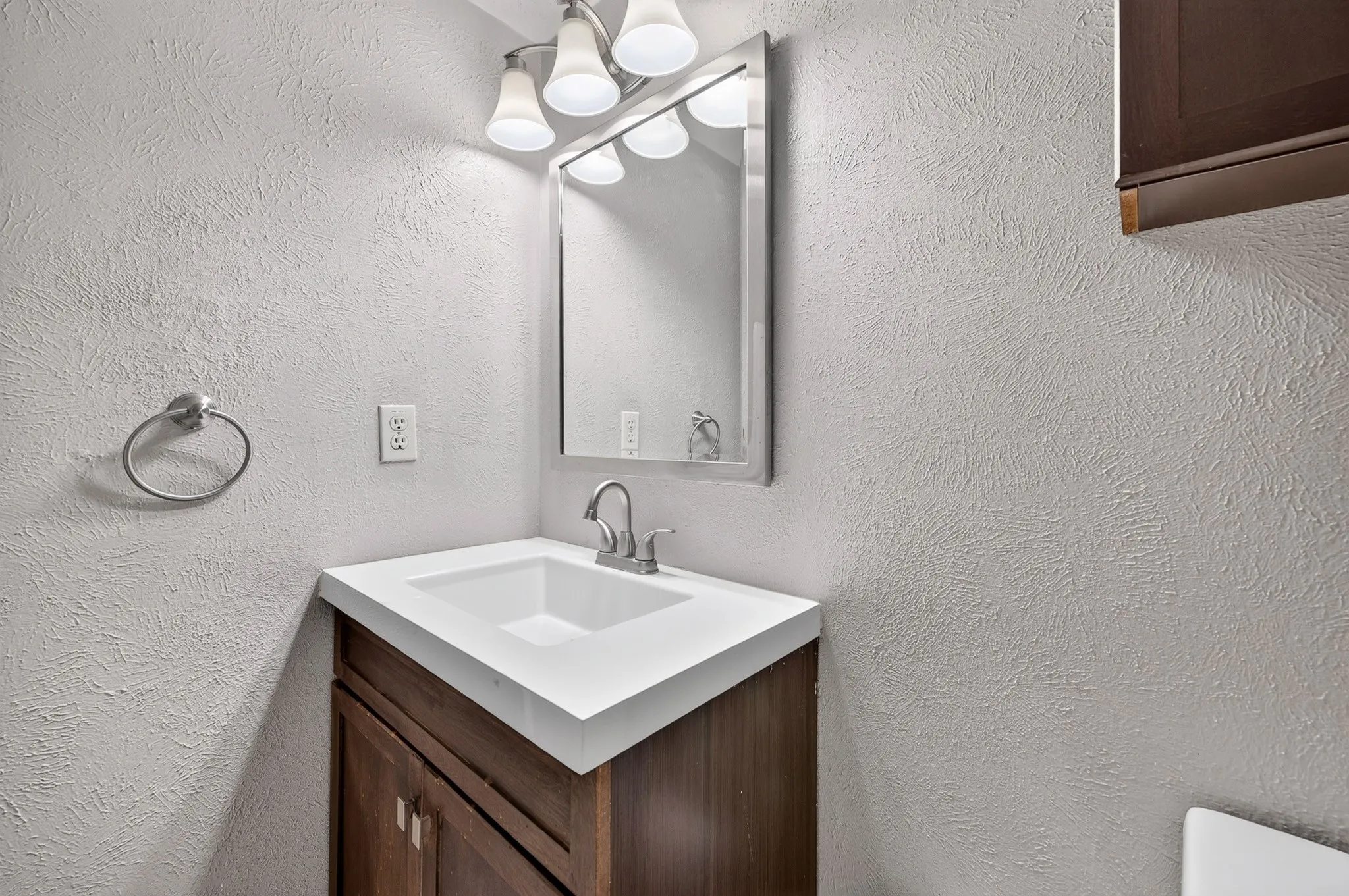 Single Family Residence For Sale in Collin County , 555 Hawthorne Drive, Allen, Texas 75002, 3 Bedroom, 2 Bathroom, 1 Garage spaces, 1,260 Sqft, built in 1976, mls#21327210, Real Estate Agent in Allen, Homes For Sale in Collin county, Homes For Sale in Allen, Realtor in Allen Texas, Real Estate Brokerage Independent Realty Texas, Luminita Cordes Realtor