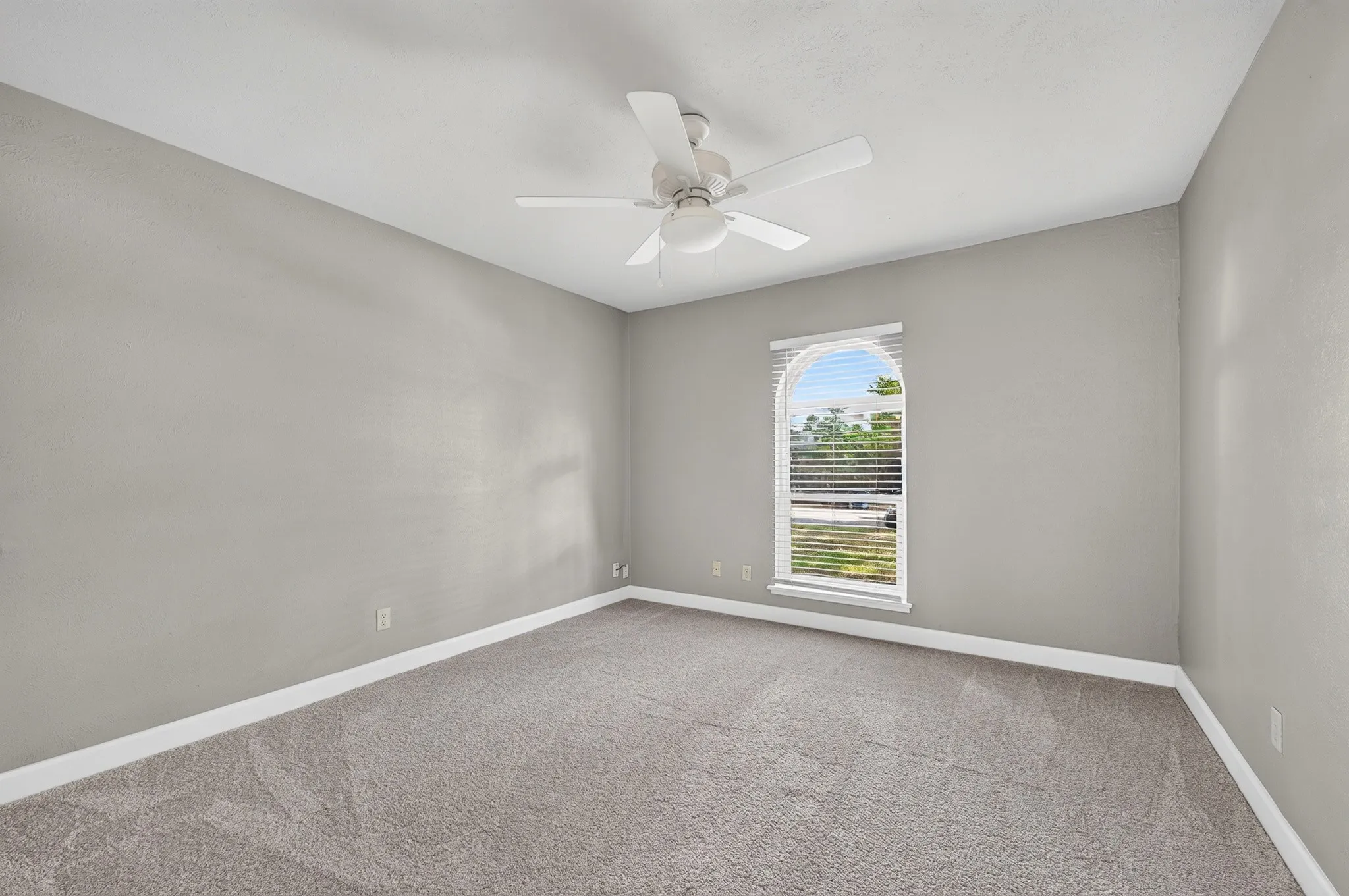 Single Family Residence For Sale in Collin County , 555 Hawthorne Drive, Allen, Texas 75002, 3 Bedroom, 2 Bathroom, 1 Garage spaces, 1,260 Sqft, built in 1976, mls#21327210, Real Estate Agent in Allen, Homes For Sale in Collin county, Homes For Sale in Allen, Realtor in Allen Texas, Real Estate Brokerage Independent Realty Texas, Luminita Cordes Realtor