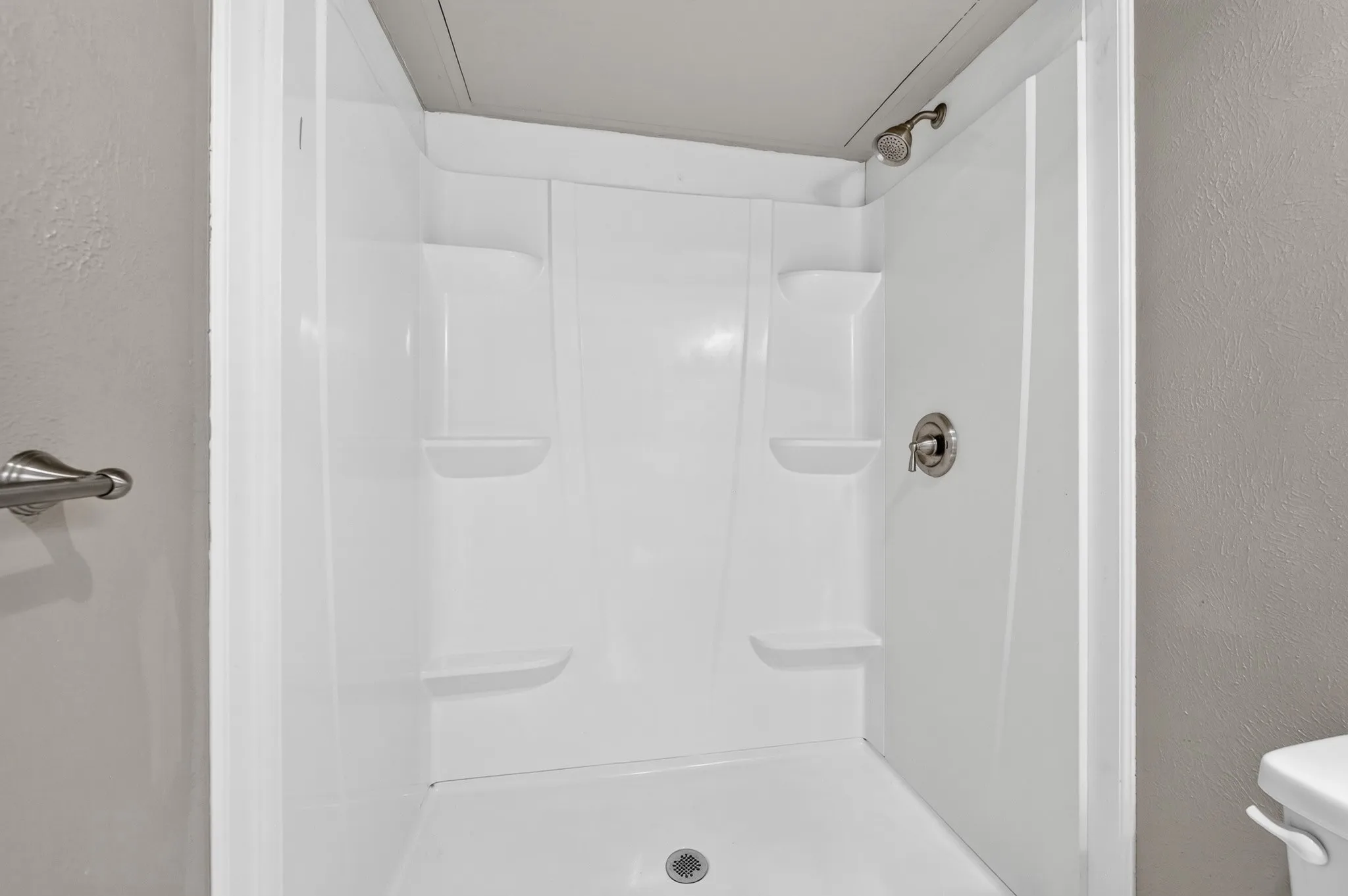 Single Family Residence For Sale in Collin County , 555 Hawthorne Drive, Allen, Texas 75002, 3 Bedroom, 2 Bathroom, 1 Garage spaces, 1,260 Sqft, built in 1976, mls#21327210, Real Estate Agent in Allen, Homes For Sale in Collin county, Homes For Sale in Allen, Realtor in Allen Texas, Real Estate Brokerage Independent Realty Texas, Luminita Cordes Realtor