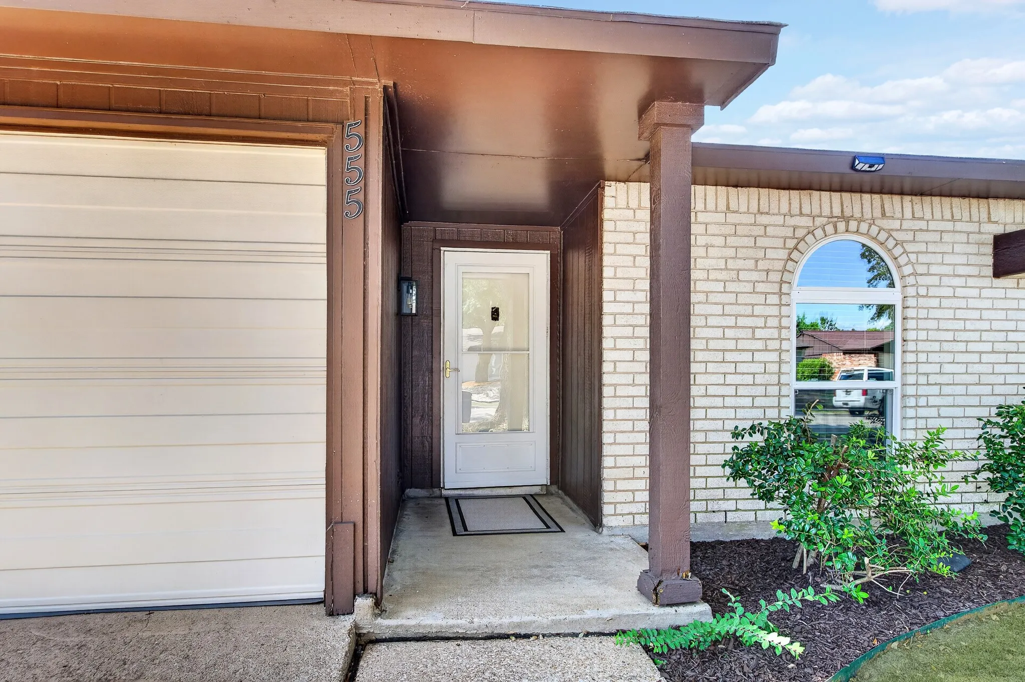 Single Family Residence For Sale in Collin County , 555 Hawthorne Drive, Allen, Texas 75002, 3 Bedroom, 2 Bathroom, 1 Garage spaces, 1,260 Sqft, built in 1976, mls#21327210, Real Estate Agent in Allen, Homes For Sale in Collin county, Homes For Sale in Allen, Realtor in Allen Texas, Real Estate Brokerage Independent Realty Texas, Luminita Cordes Realtor