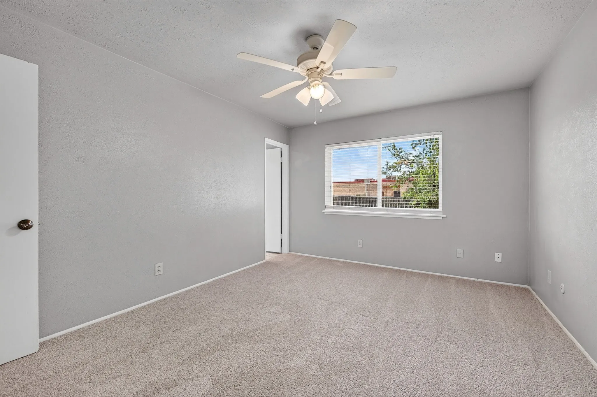 Single Family Residence For Sale in Collin County , 555 Hawthorne Drive, Allen, Texas 75002, 3 Bedroom, 2 Bathroom, 1 Garage spaces, 1,260 Sqft, built in 1976, mls#21327210, Real Estate Agent in Allen, Homes For Sale in Collin county, Homes For Sale in Allen, Realtor in Allen Texas, Real Estate Brokerage Independent Realty Texas, Luminita Cordes Realtor