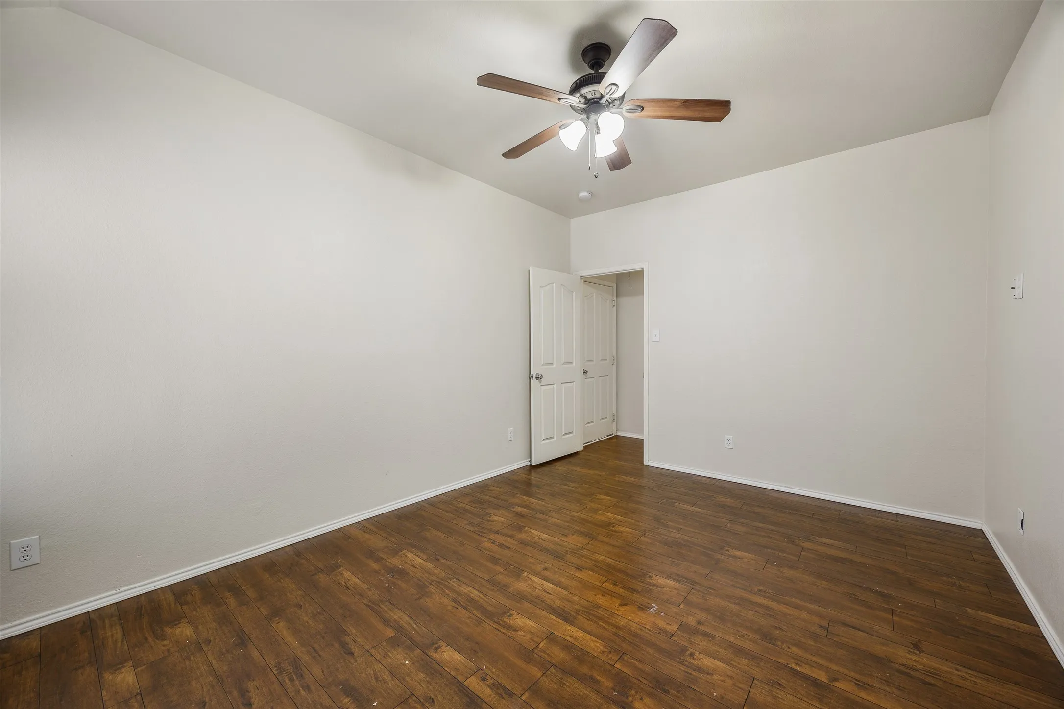 Single Family Residence For Sale in Collin County , 132 Birdbrook Drive, Anna, Texas 75409, 3 Bedroom, 2 Bathroom, 2 Garage spaces, 1,782 Sqft, built in 2006, mls#21326200, Real Estate Agent in Anna, Homes For Sale in Collin county, Homes For Sale in Anna, Realtor in Anna Texas, Real Estate Brokerage Independent Realty Texas, Luminita Cordes Realtor