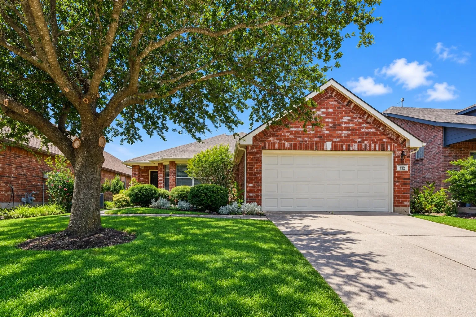 Single Family Residence For Sale in Collin County , 132 Birdbrook Drive, Anna, Texas 75409, 3 Bedroom, 2 Bathroom, 2 Garage spaces, 1,782 Sqft, built in 2006, mls#21326200, Real Estate Agent in Anna, Homes For Sale in Collin county, Homes For Sale in Anna, Realtor in Anna Texas, Real Estate Brokerage Independent Realty Texas, Luminita Cordes Realtor