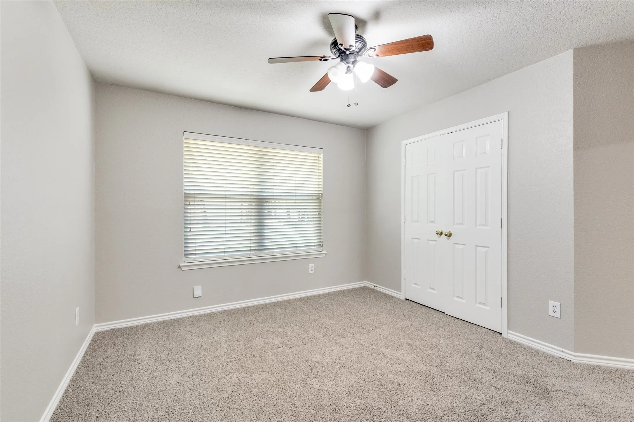 Single Family Residence For Rent in Tarrant County , 921 Corry A Edwards Drive, Kennedale, Texas 76060, 3 Bedrooms, 3 Bathrooms, 2 Garage spaces, 2,350 Sqft, built in 2003, Price $2,499, mls#21315348, Real Estate Agent in Kennedale, Homes For Rent in Tarrant county, Homes For Rent in Kennedale, Realtor in Kennedale Texas, Real Estate Brokerage Independent Realty Texas, Luminita Cordes Realtor