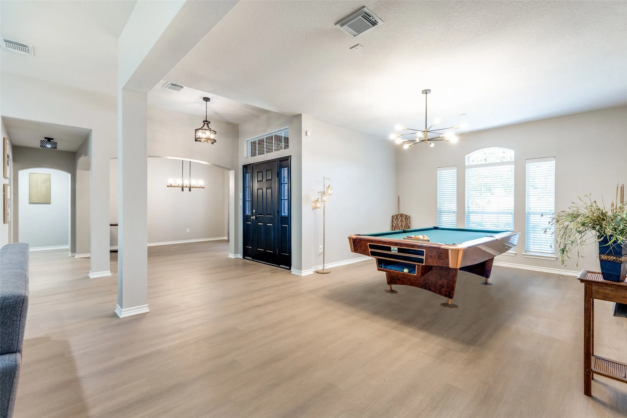 Single Family Residence For Rent in Tarrant County , 921 Corry A Edwards Drive, Kennedale, Texas 76060, 3 Bedrooms, 3 Bathrooms, 2 Garage spaces, 2,350 Sqft, built in 2003, Price $2,499, mls#21315348, Real Estate Agent in Kennedale, Homes For Rent in Tarrant county, Homes For Rent in Kennedale, Realtor in Kennedale Texas, Real Estate Brokerage Independent Realty Texas, Luminita Cordes Realtor