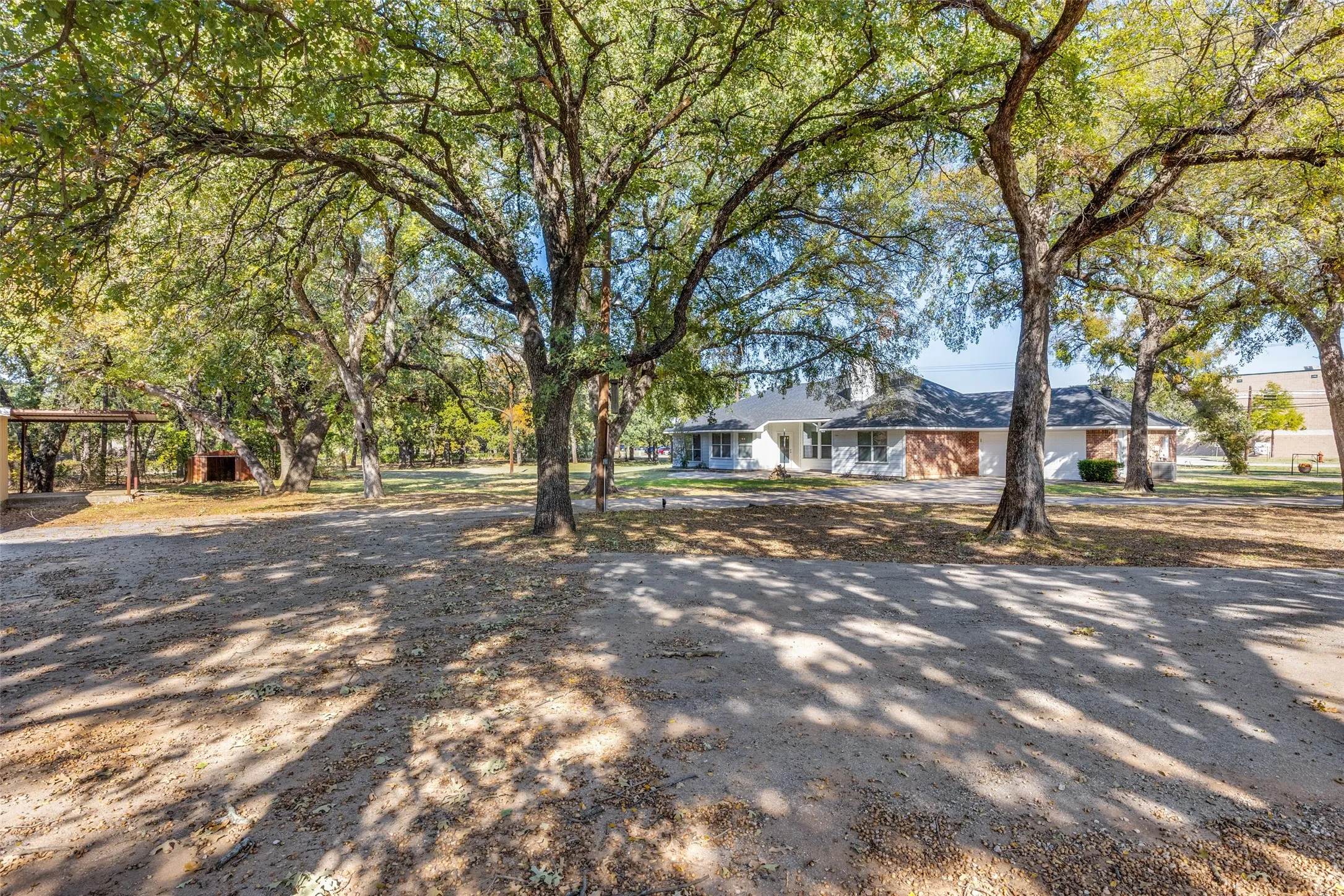 Single Family Residence For Rent in Tarrant County , 921 Corry A Edwards Drive, Kennedale, Texas 76060, 3 Bedrooms, 3 Bathrooms, 2 Garage spaces, 2,350 Sqft, built in 2003, Price $2,499, mls#21315348, Real Estate Agent in Kennedale, Homes For Rent in Tarrant county, Homes For Rent in Kennedale, Realtor in Kennedale Texas, Real Estate Brokerage Independent Realty Texas, Luminita Cordes Realtor