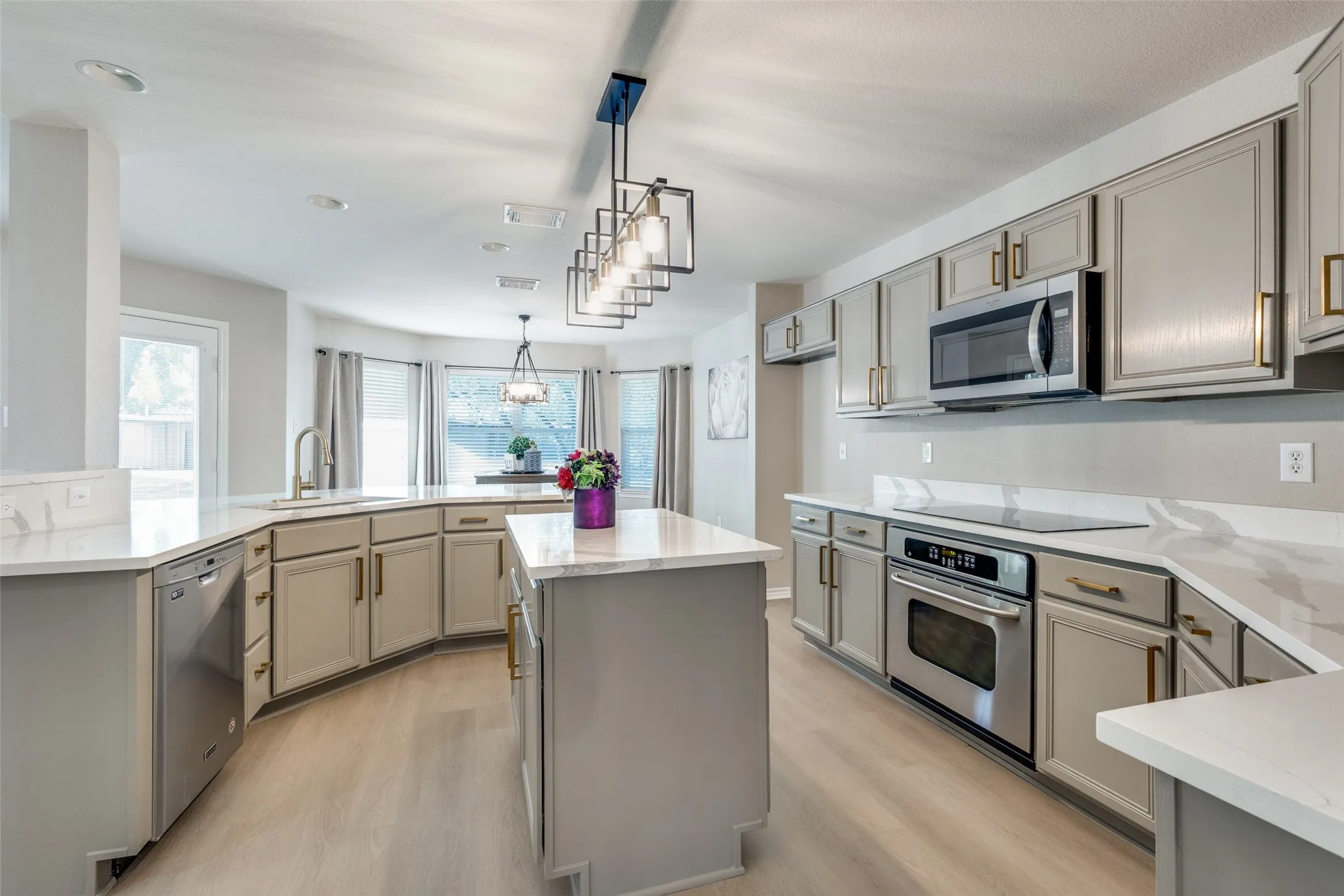 Single Family Residence For Rent in Tarrant County , 921 Corry A Edwards Drive, Kennedale, Texas 76060, 3 Bedrooms, 3 Bathrooms, 2 Garage spaces, 2,350 Sqft, built in 2003, Price $2,499, mls#21315348, Real Estate Agent in Kennedale, Homes For Rent in Tarrant county, Homes For Rent in Kennedale, Realtor in Kennedale Texas, Real Estate Brokerage Independent Realty Texas, Luminita Cordes Realtor