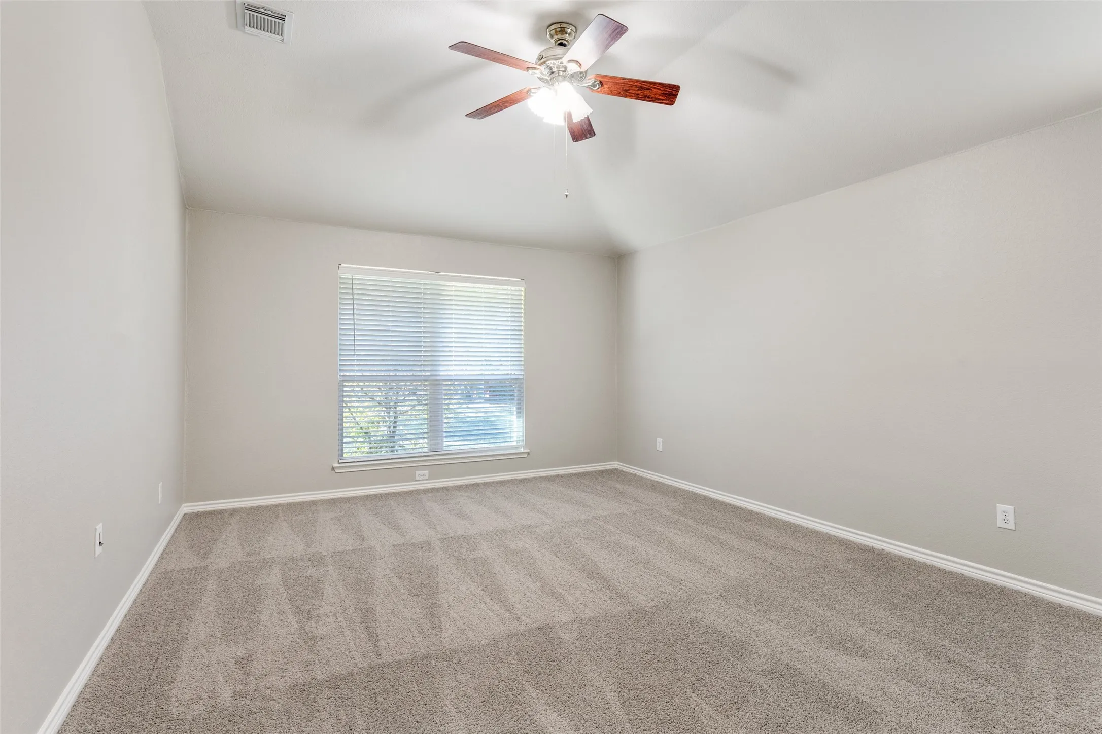 Single Family Residence For Rent in Tarrant County , 921 Corry A Edwards Drive, Kennedale, Texas 76060, 3 Bedrooms, 3 Bathrooms, 2 Garage spaces, 2,350 Sqft, built in 2003, Price $2,499, mls#21315348, Real Estate Agent in Kennedale, Homes For Rent in Tarrant county, Homes For Rent in Kennedale, Realtor in Kennedale Texas, Real Estate Brokerage Independent Realty Texas, Luminita Cordes Realtor
