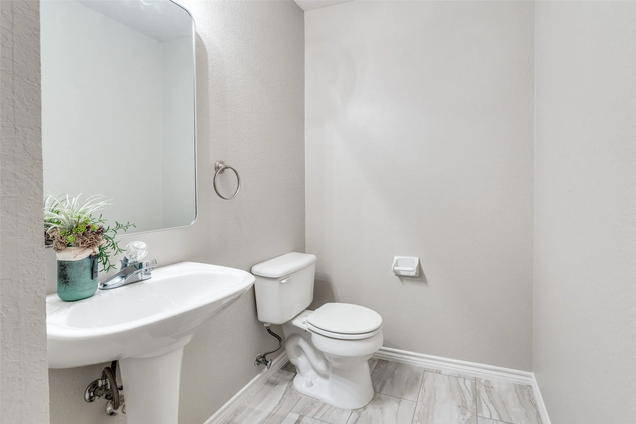 Single Family Residence For Rent in Tarrant County , 921 Corry A Edwards Drive, Kennedale, Texas 76060, 3 Bedrooms, 3 Bathrooms, 2 Garage spaces, 2,350 Sqft, built in 2003, Price $2,499, mls#21315348, Real Estate Agent in Kennedale, Homes For Rent in Tarrant county, Homes For Rent in Kennedale, Realtor in Kennedale Texas, Real Estate Brokerage Independent Realty Texas, Luminita Cordes Realtor