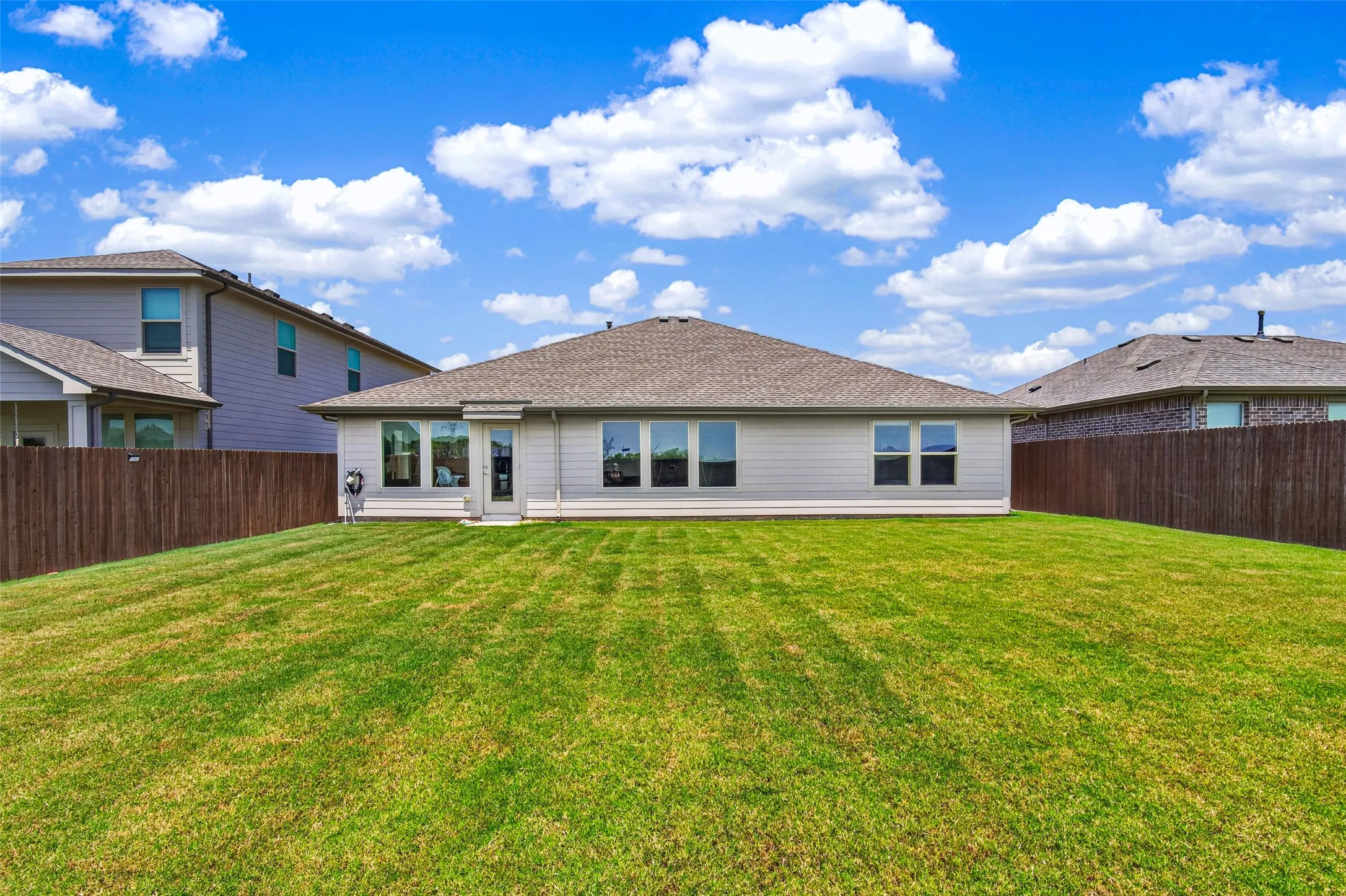 Single Family Residence For Sale in Rockwall County , 3014 Water Light Lane, Royse City, Texas 75189, 3 Bedroom, 2 Bathroom, 2 Garage spaces, 1,842 Sqft, built in 2023, mls#21323988, Real Estate Agent in Royse City, Homes For Sale in Rockwall county, Homes For Sale in Royse City, Realtor in Royse City Texas, Real Estate Brokerage Independent Realty Texas, Luminita Cordes Realtor