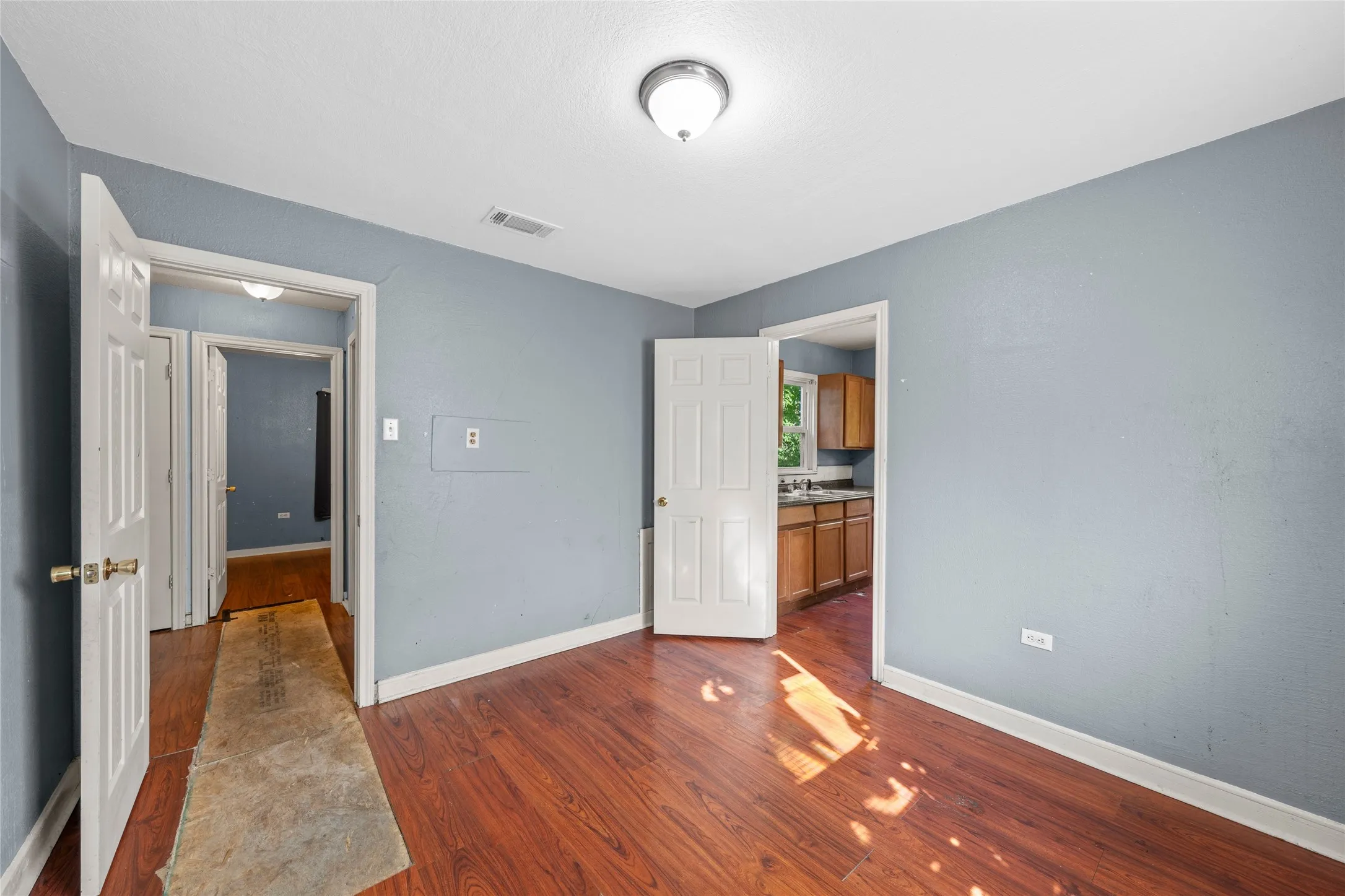 Single Family Residence For Sale in Mc Lennan County , 2225 Mitchell Avenue, Waco, Texas 76708, 2 Bedroom, 1 Bathroom, Garage spaces, 768 Sqft, built in 1945, mls#21326930, Real Estate Agent in Waco, Homes For Sale in Mc Lennan county, Homes For Sale in Waco, Realtor in Waco Texas, Real Estate Brokerage Independent Realty Texas, Luminita Cordes Realtor