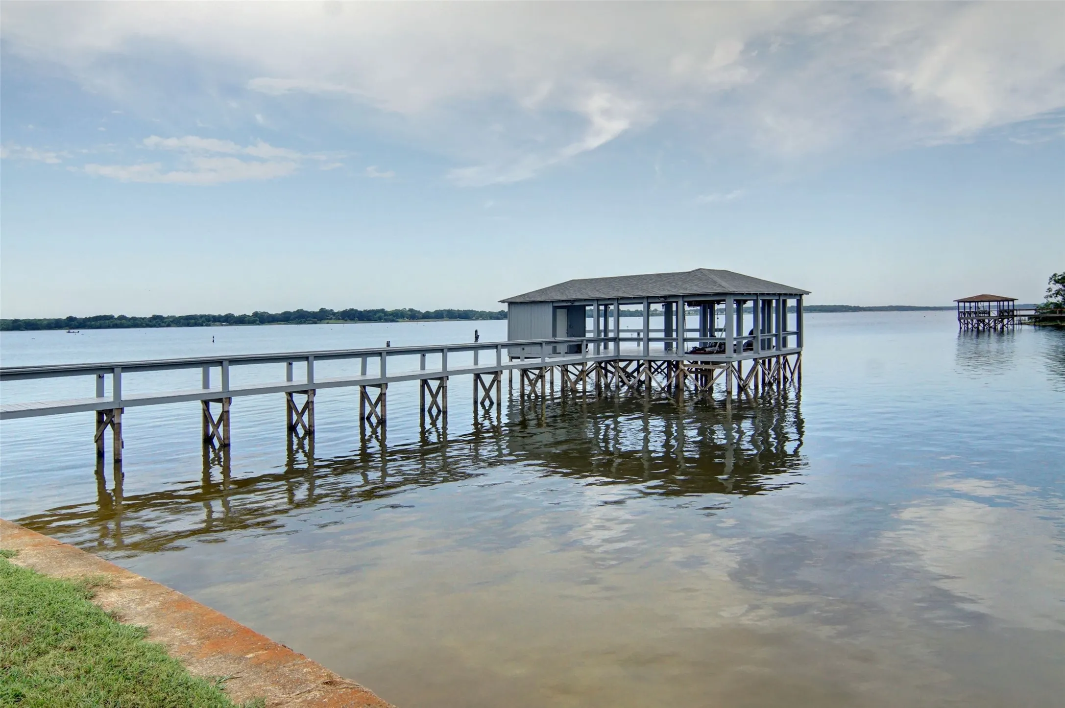 Single Family Residence For Sale in Rains County , 4189 FM 2946, Emory, Texas 75440, 3 Bedroom, 3 Bathroom, 2 Garage spaces, 2,588 Sqft, built in 1985, mls#21327340, Real Estate Agent in Emory, Homes For Sale in Rains county, Homes For Sale in Emory, Realtor in Emory Texas, Real Estate Brokerage Independent Realty Texas, Luminita Cordes Realtor