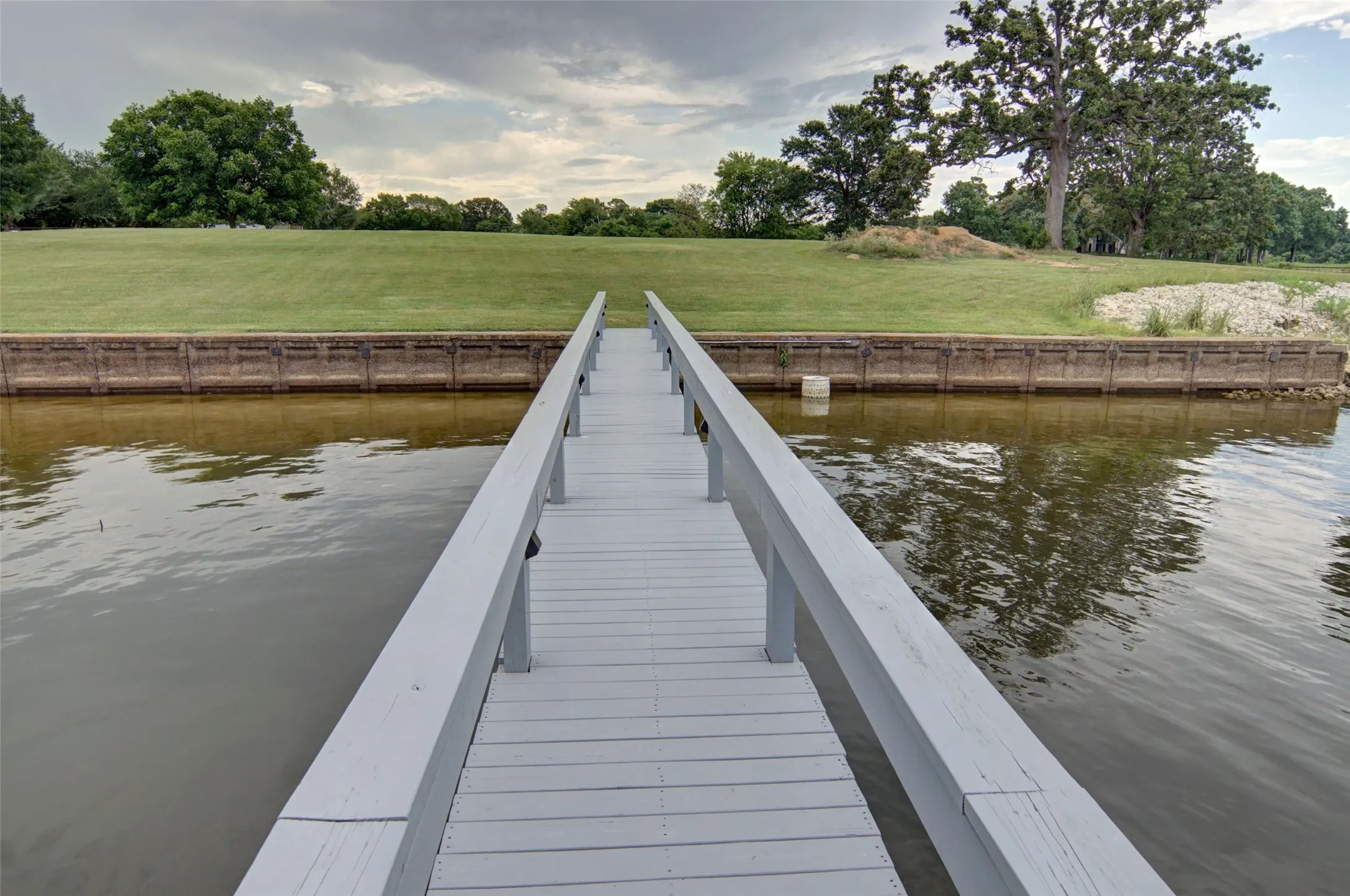 Single Family Residence For Sale in Rains County , 4189 FM 2946, Emory, Texas 75440, 3 Bedroom, 3 Bathroom, 2 Garage spaces, 2,588 Sqft, built in 1985, mls#21327340, Real Estate Agent in Emory, Homes For Sale in Rains county, Homes For Sale in Emory, Realtor in Emory Texas, Real Estate Brokerage Independent Realty Texas, Luminita Cordes Realtor
