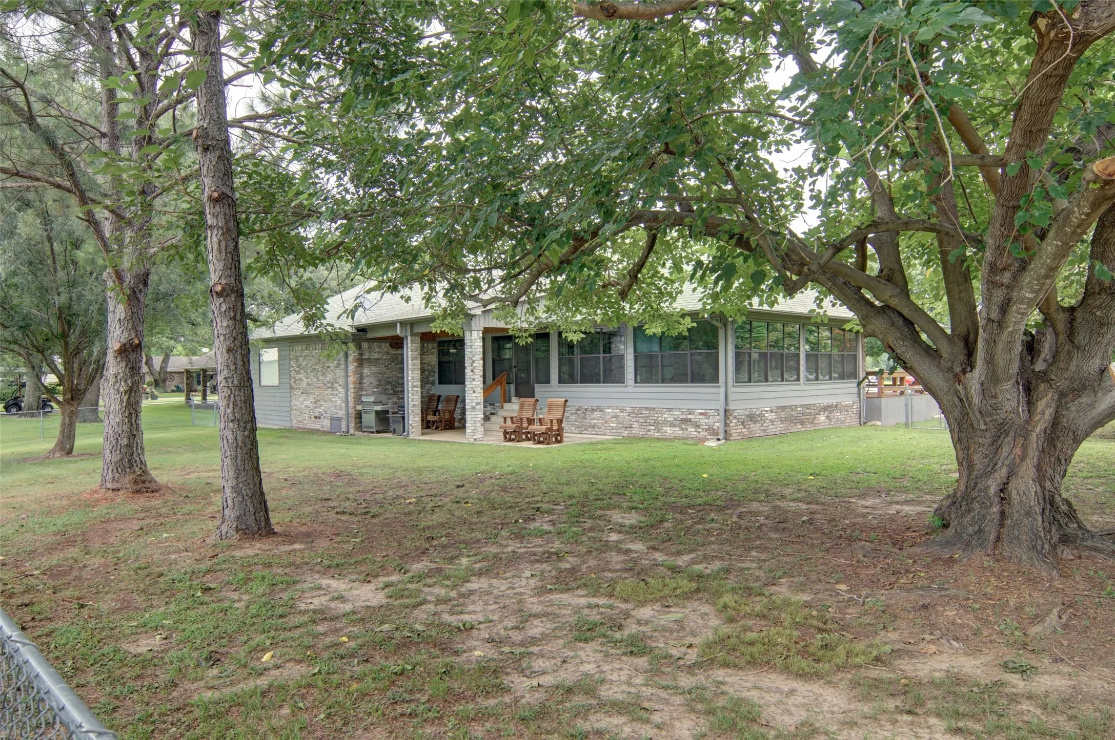 Single Family Residence For Sale in Rains County , 4189 FM 2946, Emory, Texas 75440, 3 Bedroom, 3 Bathroom, 2 Garage spaces, 2,588 Sqft, built in 1985, mls#21327340, Real Estate Agent in Emory, Homes For Sale in Rains county, Homes For Sale in Emory, Realtor in Emory Texas, Real Estate Brokerage Independent Realty Texas, Luminita Cordes Realtor