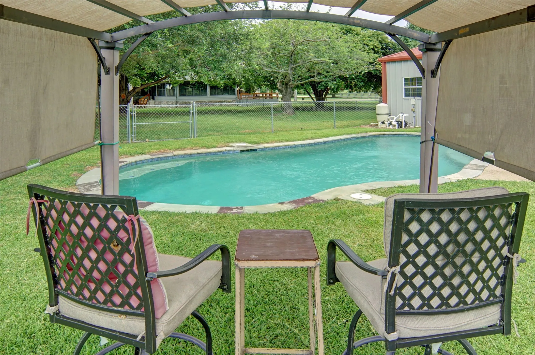 Single Family Residence For Sale in Rains County , 4189 FM 2946, Emory, Texas 75440, 3 Bedroom, 3 Bathroom, 2 Garage spaces, 2,588 Sqft, built in 1985, mls#21327340, Real Estate Agent in Emory, Homes For Sale in Rains county, Homes For Sale in Emory, Realtor in Emory Texas, Real Estate Brokerage Independent Realty Texas, Luminita Cordes Realtor