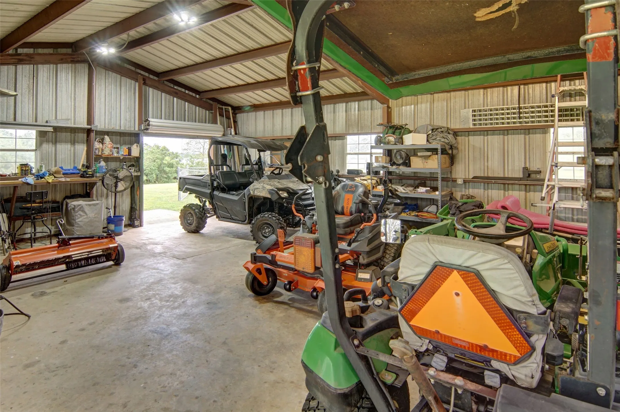 Single Family Residence For Sale in Rains County , 4189 FM 2946, Emory, Texas 75440, 3 Bedroom, 3 Bathroom, 2 Garage spaces, 2,588 Sqft, built in 1985, mls#21327340, Real Estate Agent in Emory, Homes For Sale in Rains county, Homes For Sale in Emory, Realtor in Emory Texas, Real Estate Brokerage Independent Realty Texas, Luminita Cordes Realtor