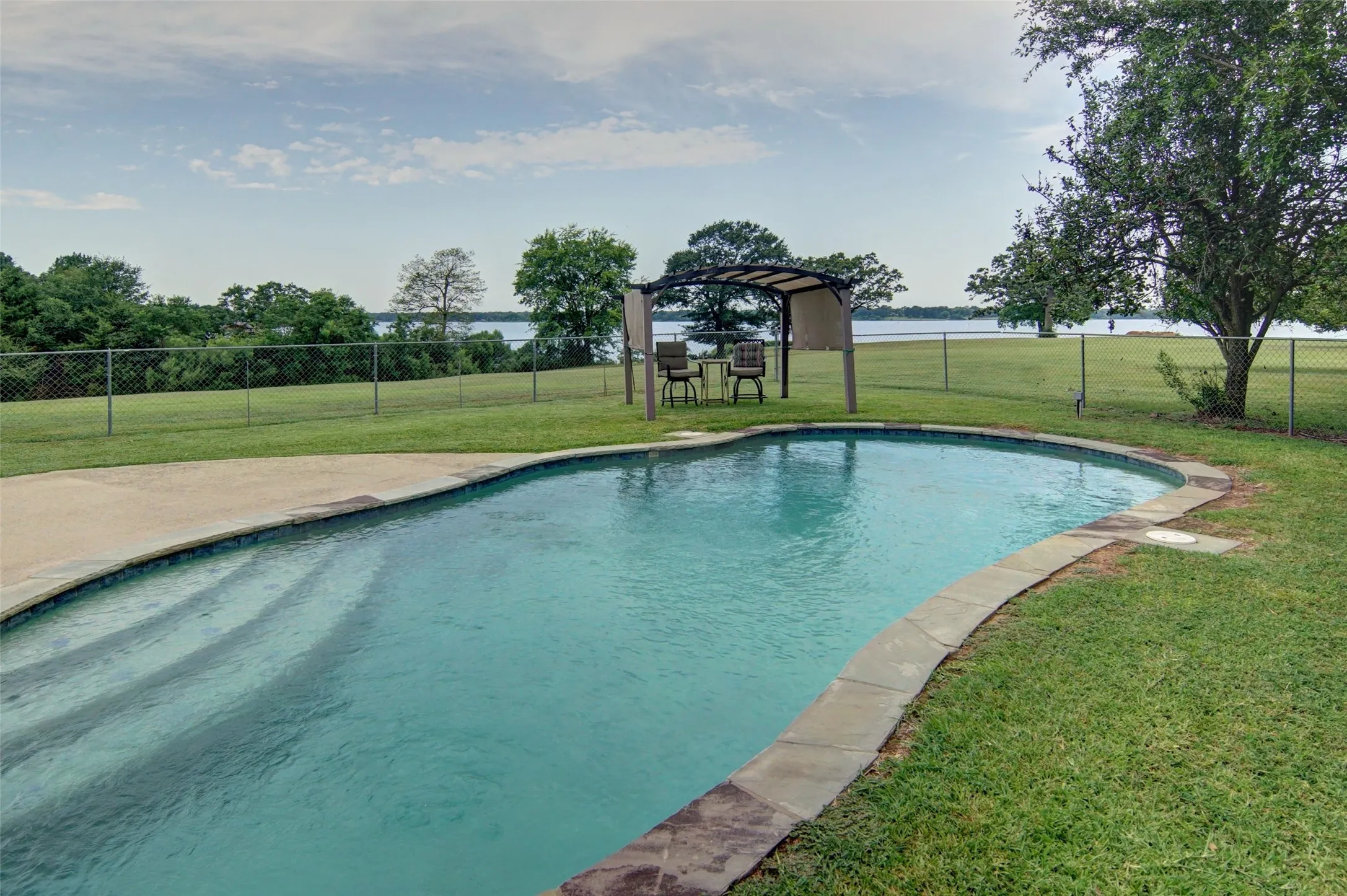 Single Family Residence For Sale in Rains County , 4189 FM 2946, Emory, Texas 75440, 3 Bedroom, 3 Bathroom, 2 Garage spaces, 2,588 Sqft, built in 1985, mls#21327340, Real Estate Agent in Emory, Homes For Sale in Rains county, Homes For Sale in Emory, Realtor in Emory Texas, Real Estate Brokerage Independent Realty Texas, Luminita Cordes Realtor