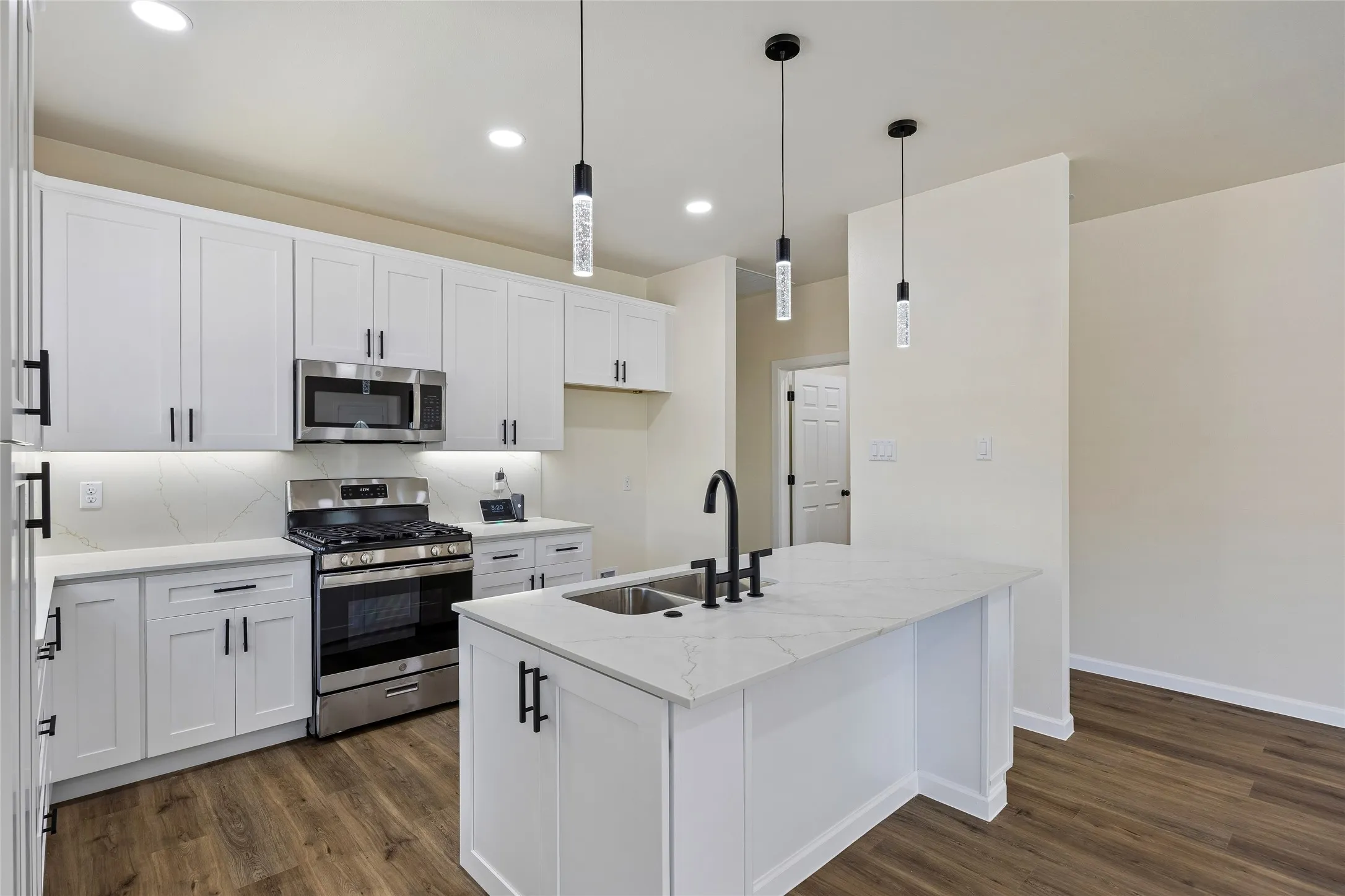 Single Family Residence For Sale in Tarrant County , 1404 E Cannon Street, Fort Worth, Texas 76104, 3 Bedroom, 2 Bathroom, 1 Garage spaces, 1,541 Sqft, built in 2026, mls#21319713, Real Estate Agent in Fort Worth, Homes For Sale in Tarrant county, Homes For Sale in Fort Worth, Realtor in Fort Worth Texas, Real Estate Brokerage Independent Realty Texas, Luminita Cordes Realtor