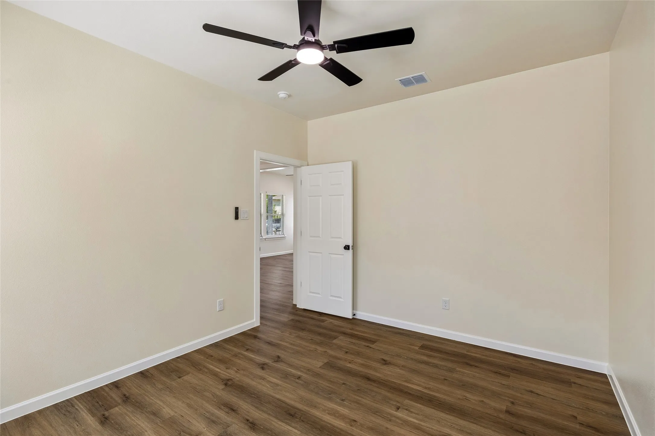 Single Family Residence For Sale in Tarrant County , 1404 E Cannon Street, Fort Worth, Texas 76104, 3 Bedroom, 2 Bathroom, 1 Garage spaces, 1,541 Sqft, built in 2026, mls#21319713, Real Estate Agent in Fort Worth, Homes For Sale in Tarrant county, Homes For Sale in Fort Worth, Realtor in Fort Worth Texas, Real Estate Brokerage Independent Realty Texas, Luminita Cordes Realtor