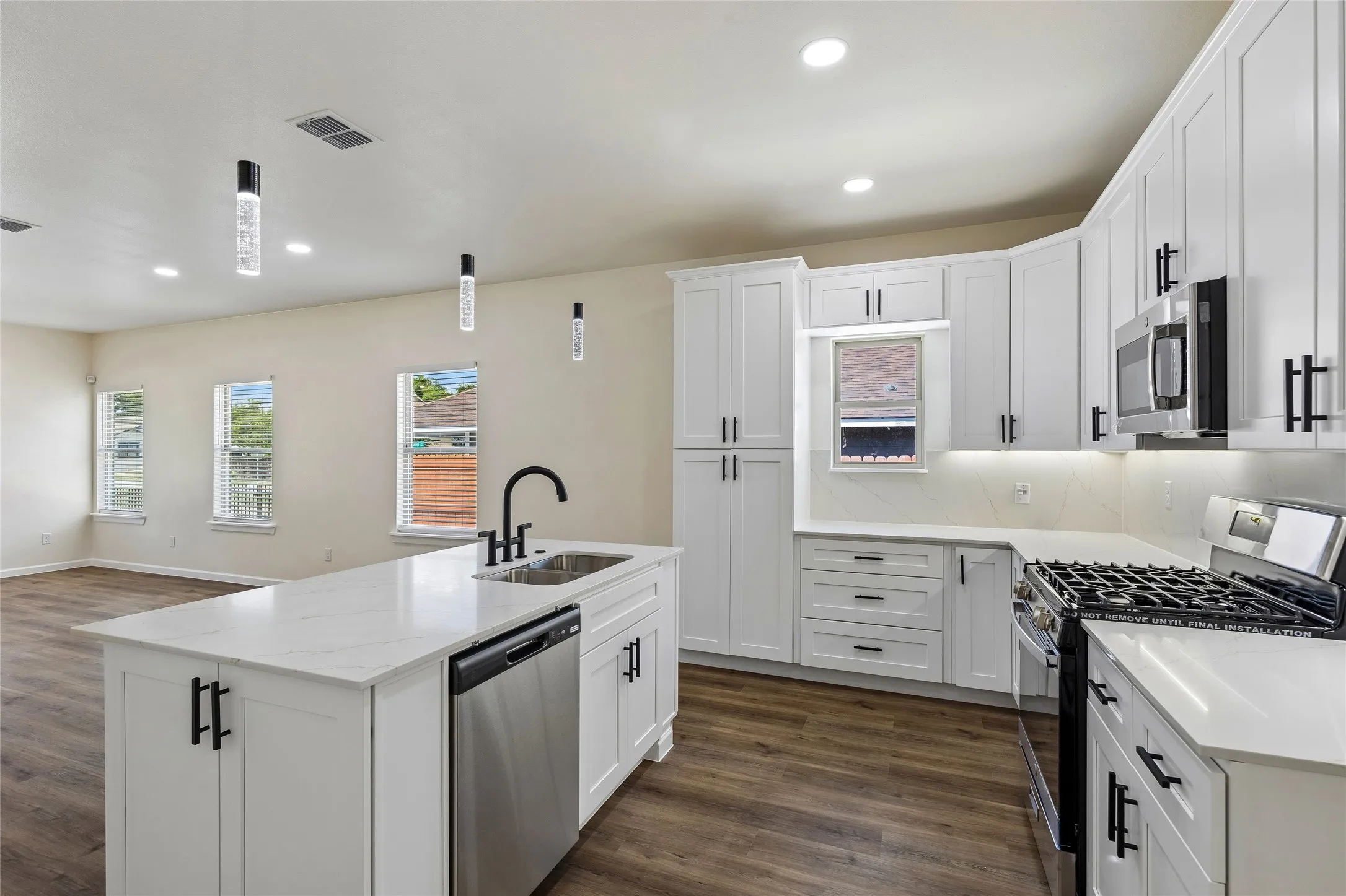 Single Family Residence For Sale in Tarrant County , 1404 E Cannon Street, Fort Worth, Texas 76104, 3 Bedroom, 2 Bathroom, 1 Garage spaces, 1,541 Sqft, built in 2026, mls#21319713, Real Estate Agent in Fort Worth, Homes For Sale in Tarrant county, Homes For Sale in Fort Worth, Realtor in Fort Worth Texas, Real Estate Brokerage Independent Realty Texas, Luminita Cordes Realtor