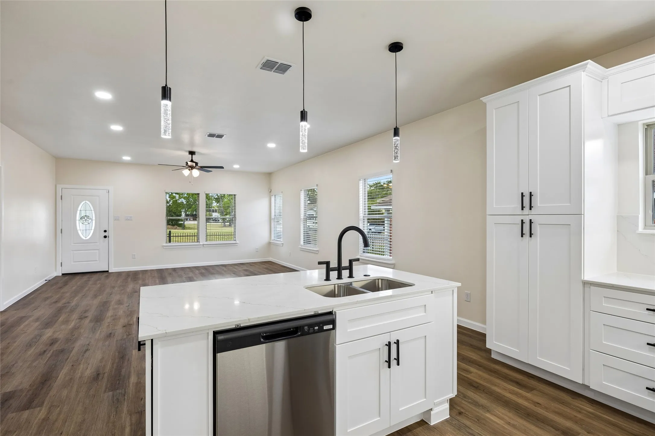 Single Family Residence For Sale in Tarrant County , 1404 E Cannon Street, Fort Worth, Texas 76104, 3 Bedroom, 2 Bathroom, 1 Garage spaces, 1,541 Sqft, built in 2026, mls#21319713, Real Estate Agent in Fort Worth, Homes For Sale in Tarrant county, Homes For Sale in Fort Worth, Realtor in Fort Worth Texas, Real Estate Brokerage Independent Realty Texas, Luminita Cordes Realtor