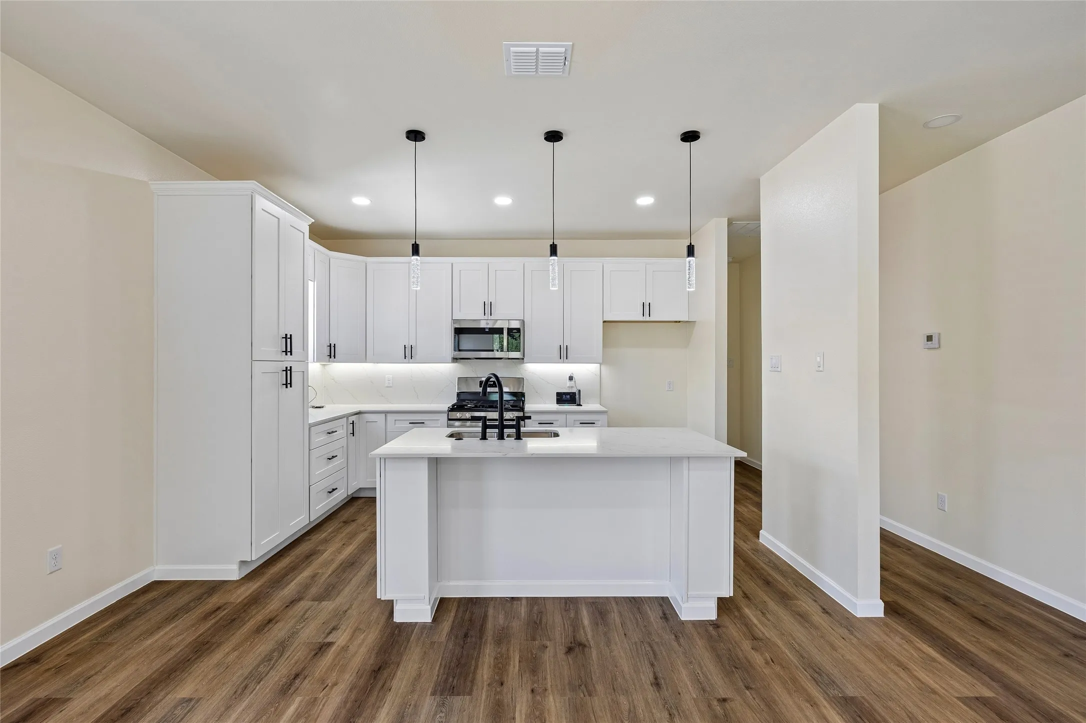 Single Family Residence For Sale in Tarrant County , 1404 E Cannon Street, Fort Worth, Texas 76104, 3 Bedroom, 2 Bathroom, 1 Garage spaces, 1,541 Sqft, built in 2026, mls#21319713, Real Estate Agent in Fort Worth, Homes For Sale in Tarrant county, Homes For Sale in Fort Worth, Realtor in Fort Worth Texas, Real Estate Brokerage Independent Realty Texas, Luminita Cordes Realtor
