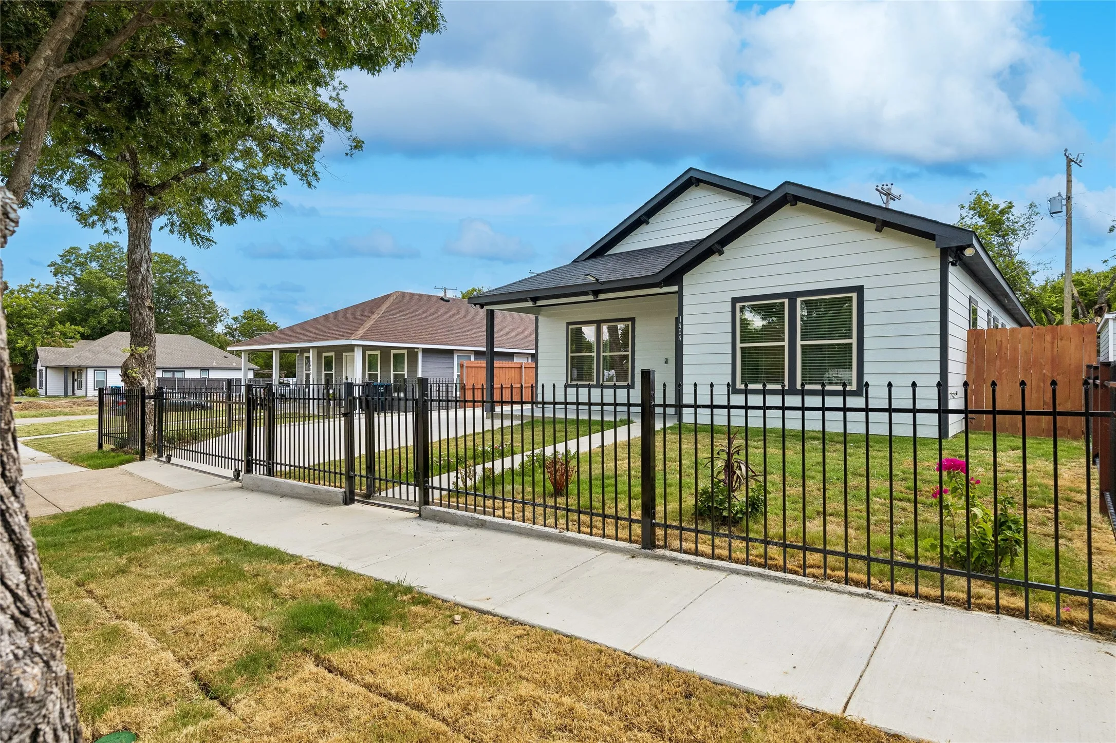 Single Family Residence For Sale in Tarrant County , 1404 E Cannon Street, Fort Worth, Texas 76104, 3 Bedroom, 2 Bathroom, 1 Garage spaces, 1,541 Sqft, built in 2026, mls#21319713, Real Estate Agent in Fort Worth, Homes For Sale in Tarrant county, Homes For Sale in Fort Worth, Realtor in Fort Worth Texas, Real Estate Brokerage Independent Realty Texas, Luminita Cordes Realtor