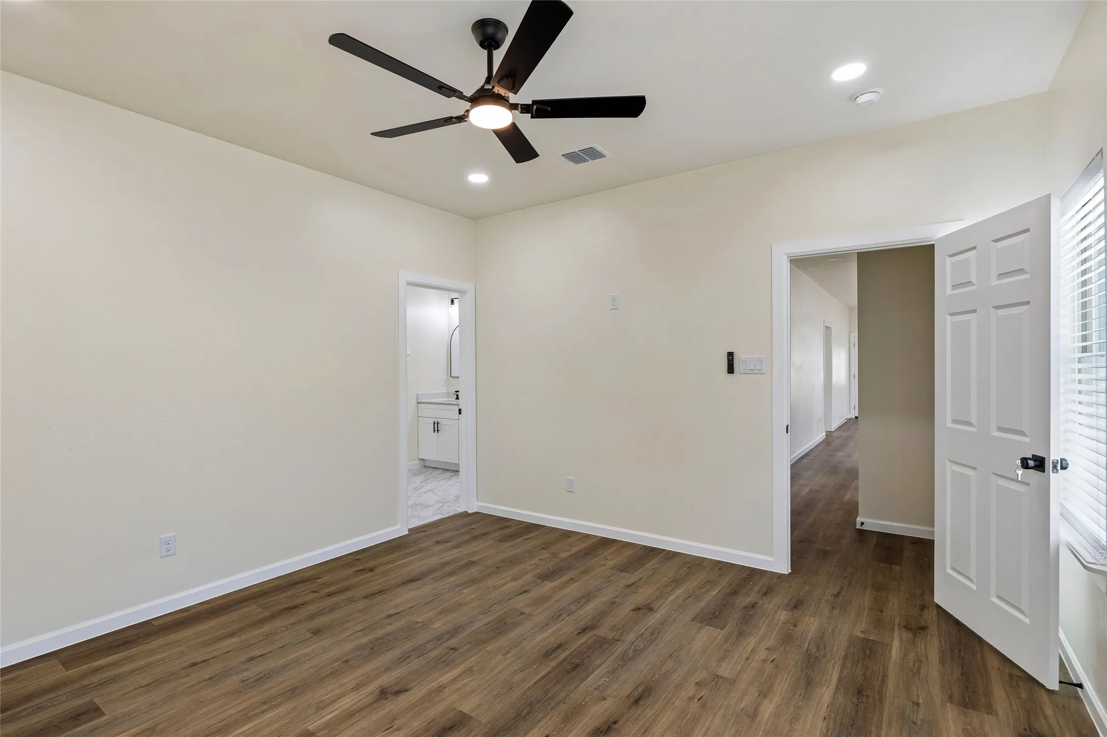 Single Family Residence For Sale in Tarrant County , 1404 E Cannon Street, Fort Worth, Texas 76104, 3 Bedroom, 2 Bathroom, 1 Garage spaces, 1,541 Sqft, built in 2026, mls#21319713, Real Estate Agent in Fort Worth, Homes For Sale in Tarrant county, Homes For Sale in Fort Worth, Realtor in Fort Worth Texas, Real Estate Brokerage Independent Realty Texas, Luminita Cordes Realtor