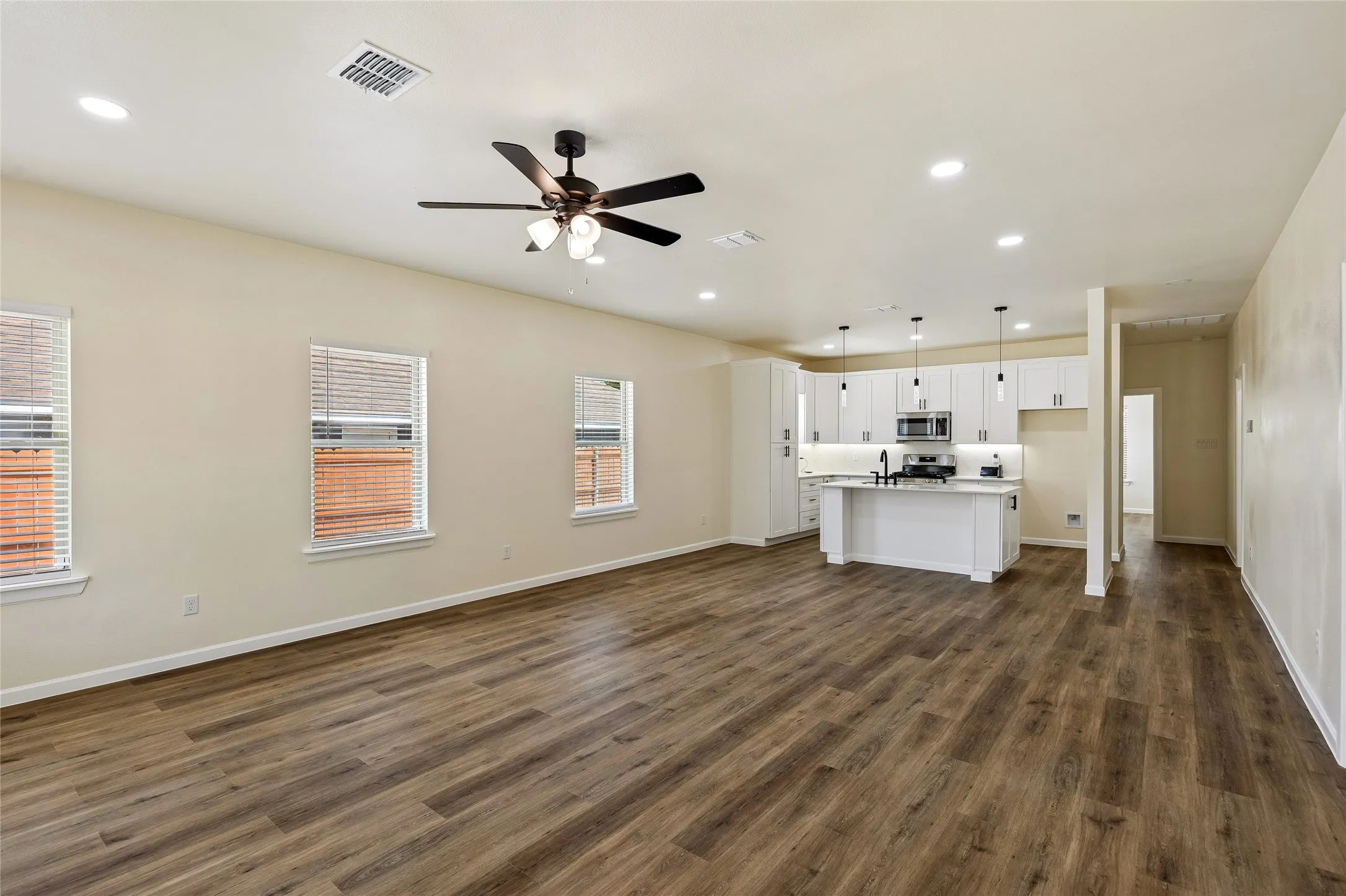 Single Family Residence For Sale in Tarrant County , 1404 E Cannon Street, Fort Worth, Texas 76104, 3 Bedroom, 2 Bathroom, 1 Garage spaces, 1,541 Sqft, built in 2026, mls#21319713, Real Estate Agent in Fort Worth, Homes For Sale in Tarrant county, Homes For Sale in Fort Worth, Realtor in Fort Worth Texas, Real Estate Brokerage Independent Realty Texas, Luminita Cordes Realtor