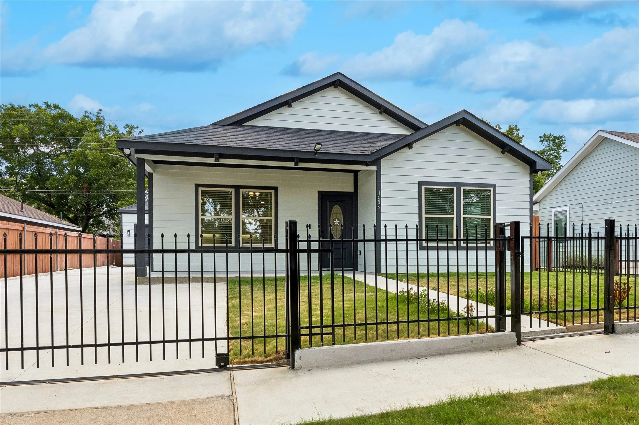 Single Family Residence For Sale in Tarrant County , 1404 E Cannon Street, Fort Worth, Texas 76104, 3 Bedroom, 2 Bathroom, 1 Garage spaces, 1,541 Sqft, built in 2026, mls#21319713, Real Estate Agent in Fort Worth, Homes For Sale in Tarrant county, Homes For Sale in Fort Worth, Realtor in Fort Worth Texas, Real Estate Brokerage Independent Realty Texas, Luminita Cordes Realtor