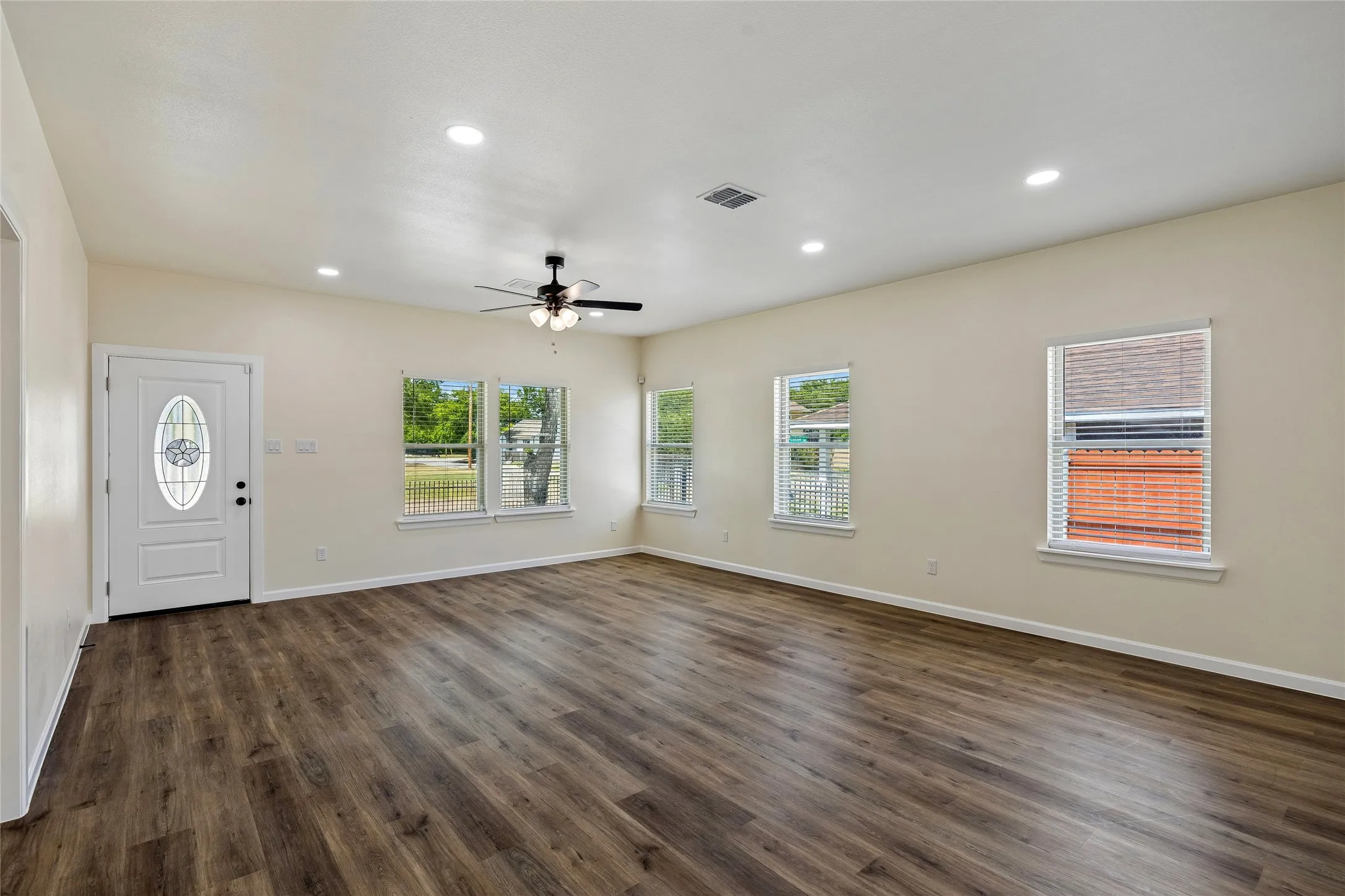 Single Family Residence For Sale in Tarrant County , 1404 E Cannon Street, Fort Worth, Texas 76104, 3 Bedroom, 2 Bathroom, 1 Garage spaces, 1,541 Sqft, built in 2026, mls#21319713, Real Estate Agent in Fort Worth, Homes For Sale in Tarrant county, Homes For Sale in Fort Worth, Realtor in Fort Worth Texas, Real Estate Brokerage Independent Realty Texas, Luminita Cordes Realtor