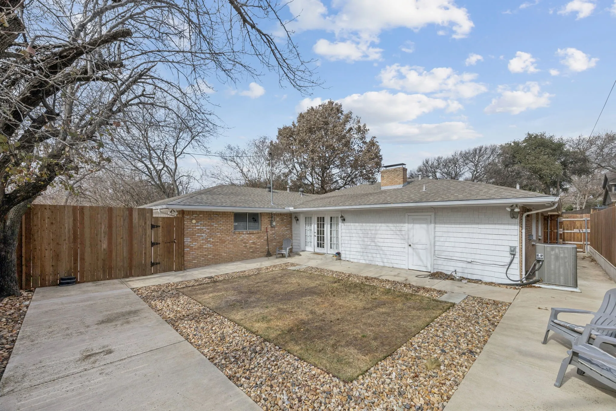 Single Family Residence For Sale in Dallas County , 9740 Dartridge Drive, Dallas, Texas 75238, 3 Bedroom, 3 Bathroom, 2 Garage spaces, 2,582 Sqft, built in 1966, mls#21327393, Real Estate Agent in Dallas, Homes For Sale in Dallas county, Homes For Sale in Dallas, Realtor in Dallas Texas, Real Estate Brokerage Independent Realty Texas, Luminita Cordes Realtor