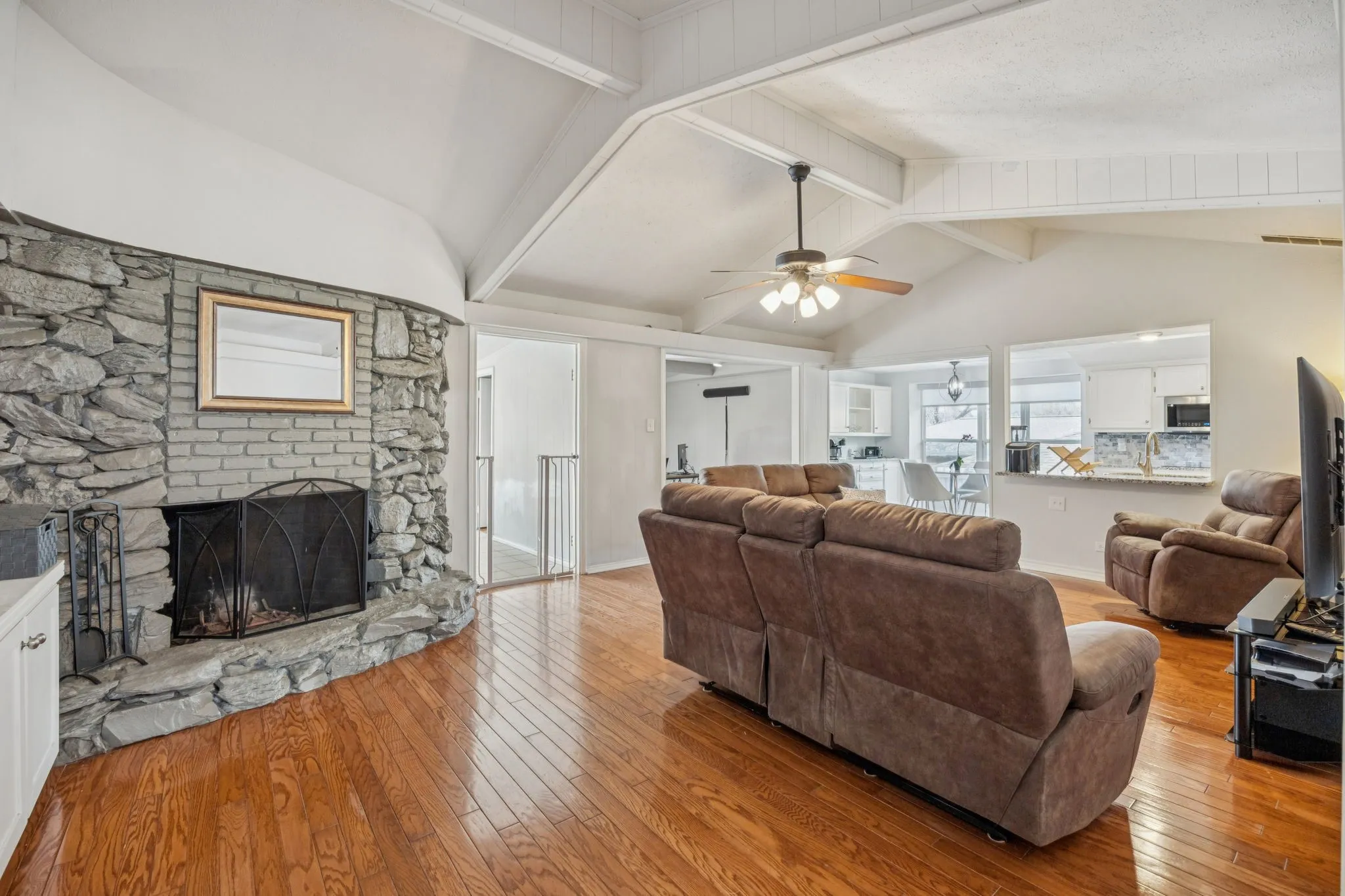 Single Family Residence For Sale in Dallas County , 9740 Dartridge Drive, Dallas, Texas 75238, 3 Bedroom, 3 Bathroom, 2 Garage spaces, 2,582 Sqft, built in 1966, mls#21327393, Real Estate Agent in Dallas, Homes For Sale in Dallas county, Homes For Sale in Dallas, Realtor in Dallas Texas, Real Estate Brokerage Independent Realty Texas, Luminita Cordes Realtor