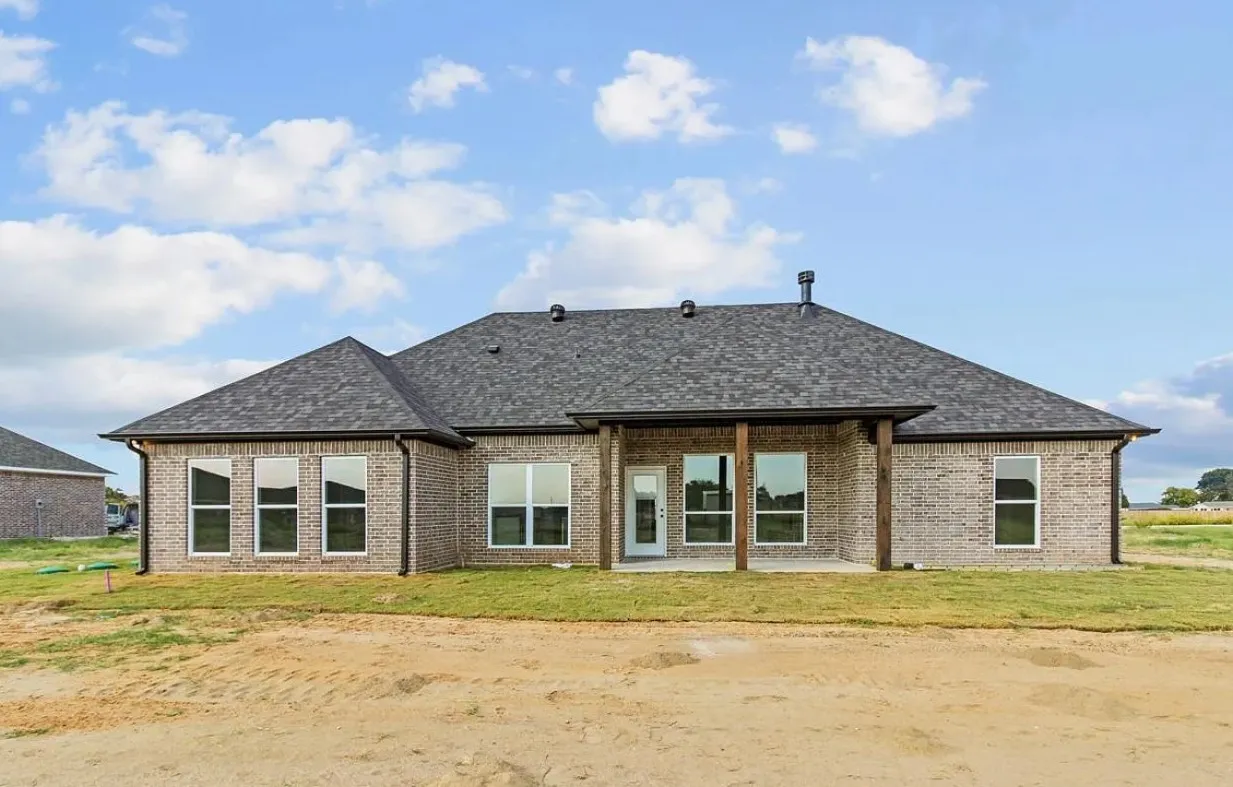 Single Family Residence For Sale in Smith County , 12316 Maplewood Drive, Lindale, Texas 75771, 4 Bedrooms, 2 Bathrooms, 2 Garage spaces, 1,975 Sqft, built in 2022, Price $460,000, mls#21327397, Real Estate Agent in Lindale, Homes For Sale in Smith county, Homes For Sale in Lindale, Realtor in Lindale Texas, Real Estate Brokerage Independent Realty Texas, Luminita Cordes Realtor