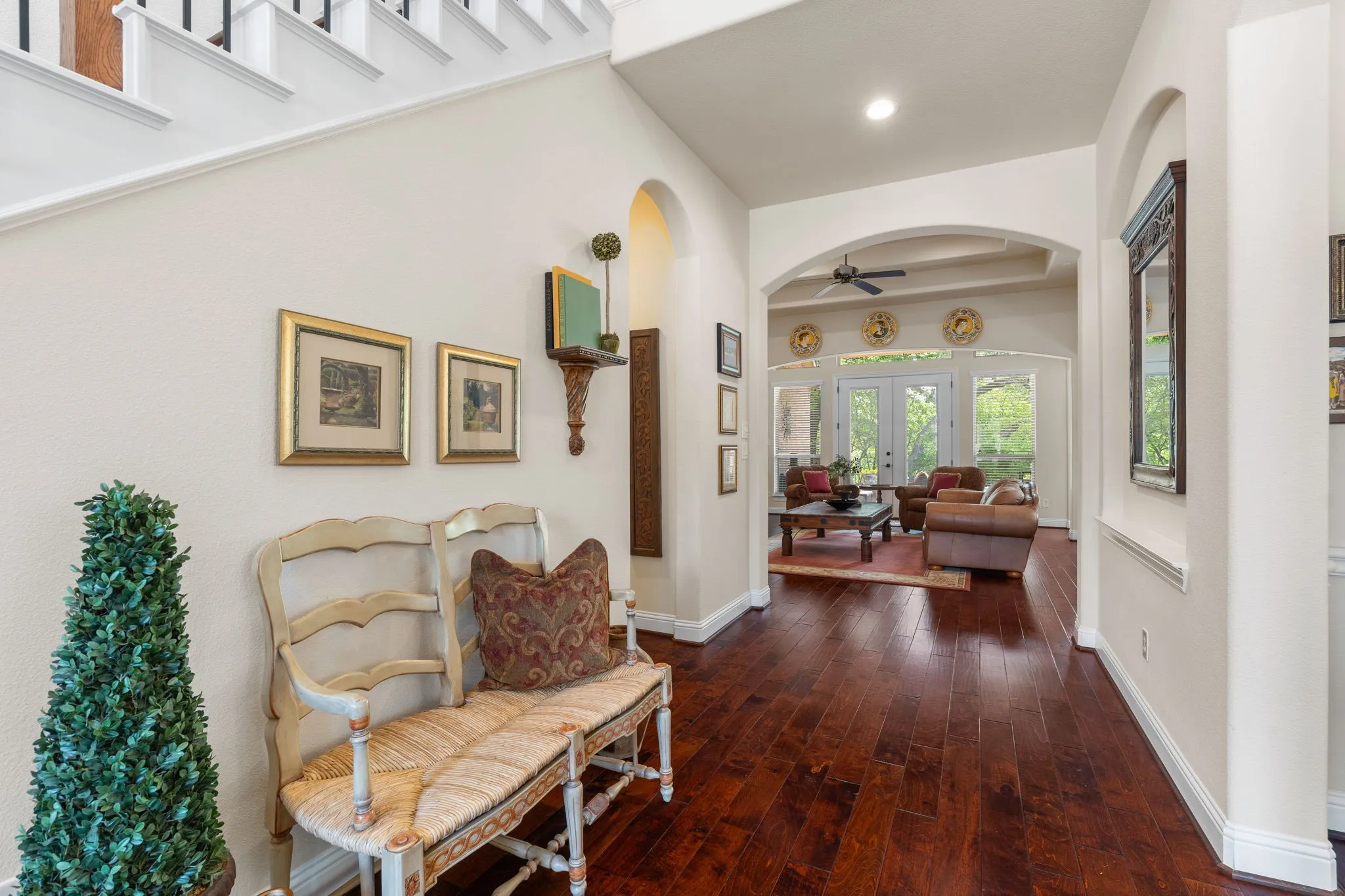 Wide Hallways with Art Niche, look how you see right to the backyard upon entry!