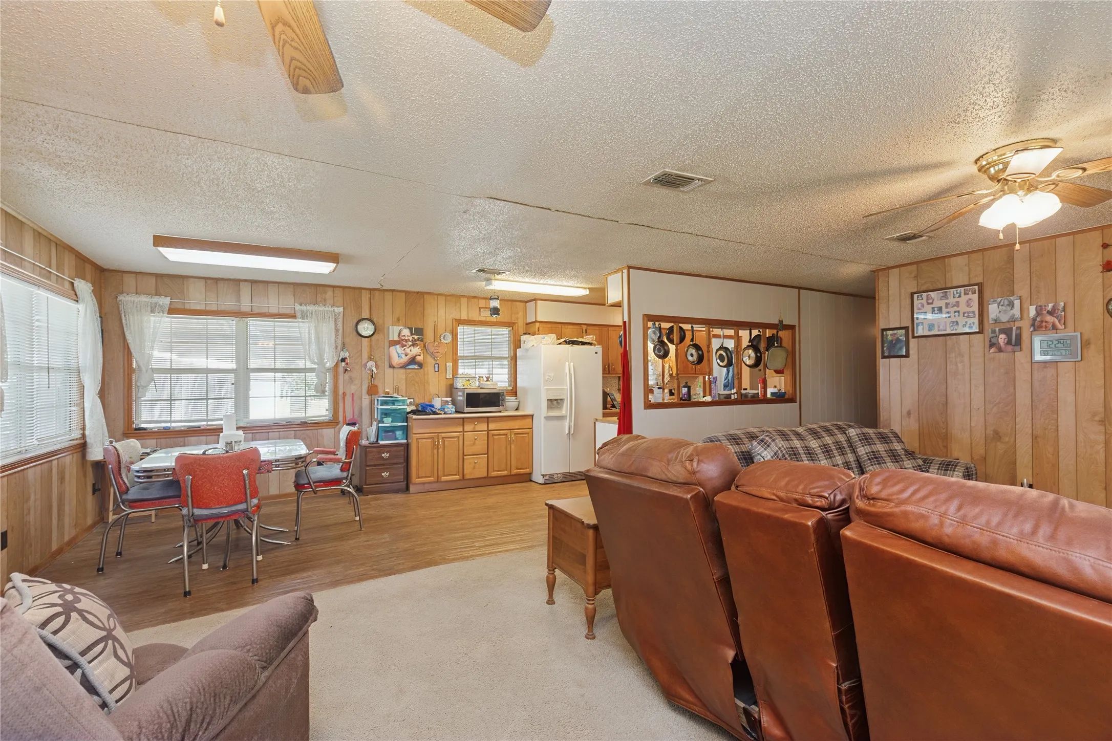 Single Family Residence For Sale in Bowie County , 180 County Road 4255, De Kalb, Texas 75559, 3 Bedroom, 2 Bathroom, Garage spaces, 1,632 Sqft, built in 1981, mls#21327360, Real Estate Agent in De Kalb, Homes For Sale in Bowie county, Homes For Sale in De Kalb, Realtor in De Kalb Texas, Real Estate Brokerage Independent Realty Texas, Luminita Cordes Realtor