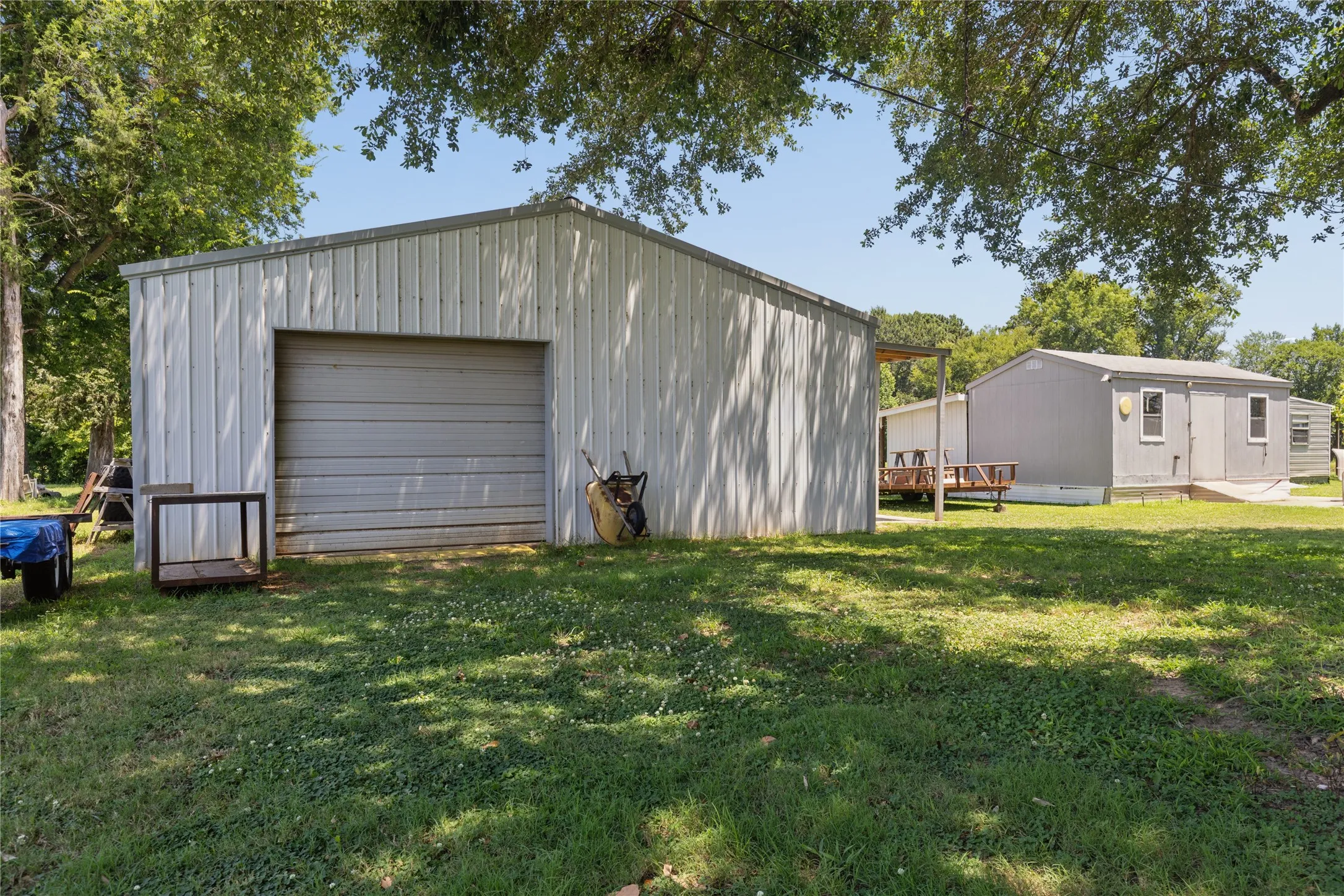 Single Family Residence For Sale in Bowie County , 180 County Road 4255, De Kalb, Texas 75559, 3 Bedroom, 2 Bathroom, Garage spaces, 1,632 Sqft, built in 1981, mls#21327360, Real Estate Agent in De Kalb, Homes For Sale in Bowie county, Homes For Sale in De Kalb, Realtor in De Kalb Texas, Real Estate Brokerage Independent Realty Texas, Luminita Cordes Realtor