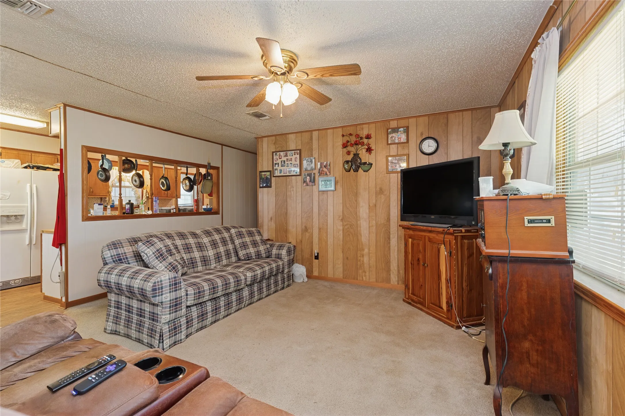 Single Family Residence For Sale in Bowie County , 180 County Road 4255, De Kalb, Texas 75559, 3 Bedroom, 2 Bathroom, Garage spaces, 1,632 Sqft, built in 1981, mls#21327360, Real Estate Agent in De Kalb, Homes For Sale in Bowie county, Homes For Sale in De Kalb, Realtor in De Kalb Texas, Real Estate Brokerage Independent Realty Texas, Luminita Cordes Realtor