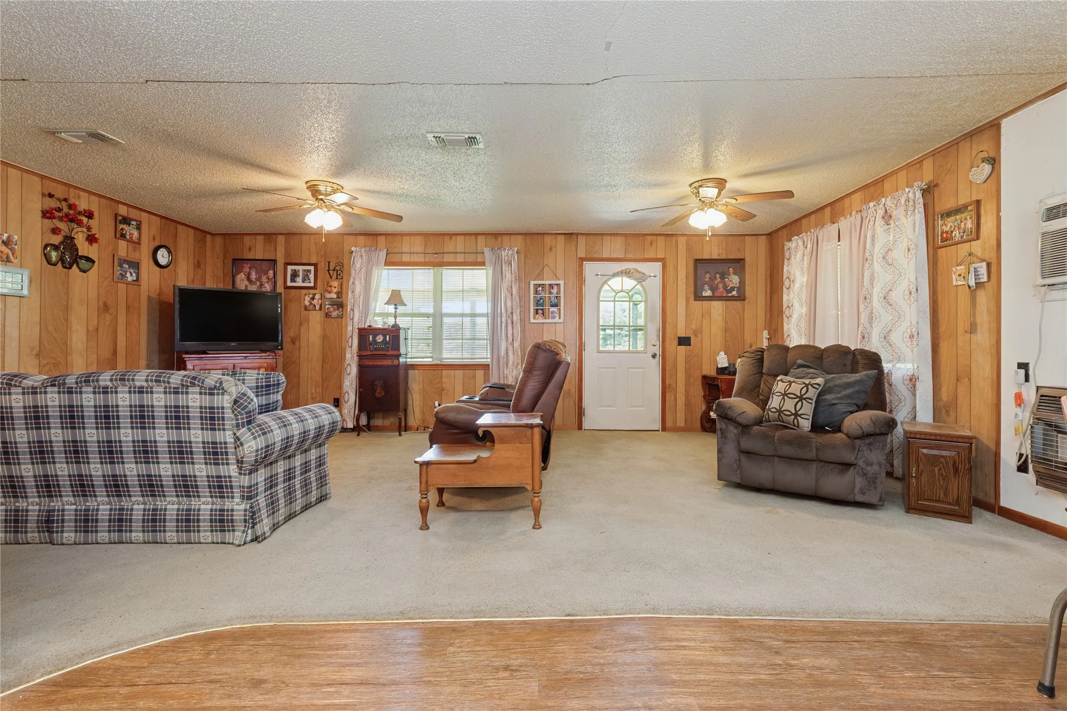 Single Family Residence For Sale in Bowie County , 180 County Road 4255, De Kalb, Texas 75559, 3 Bedroom, 2 Bathroom, Garage spaces, 1,632 Sqft, built in 1981, mls#21327360, Real Estate Agent in De Kalb, Homes For Sale in Bowie county, Homes For Sale in De Kalb, Realtor in De Kalb Texas, Real Estate Brokerage Independent Realty Texas, Luminita Cordes Realtor